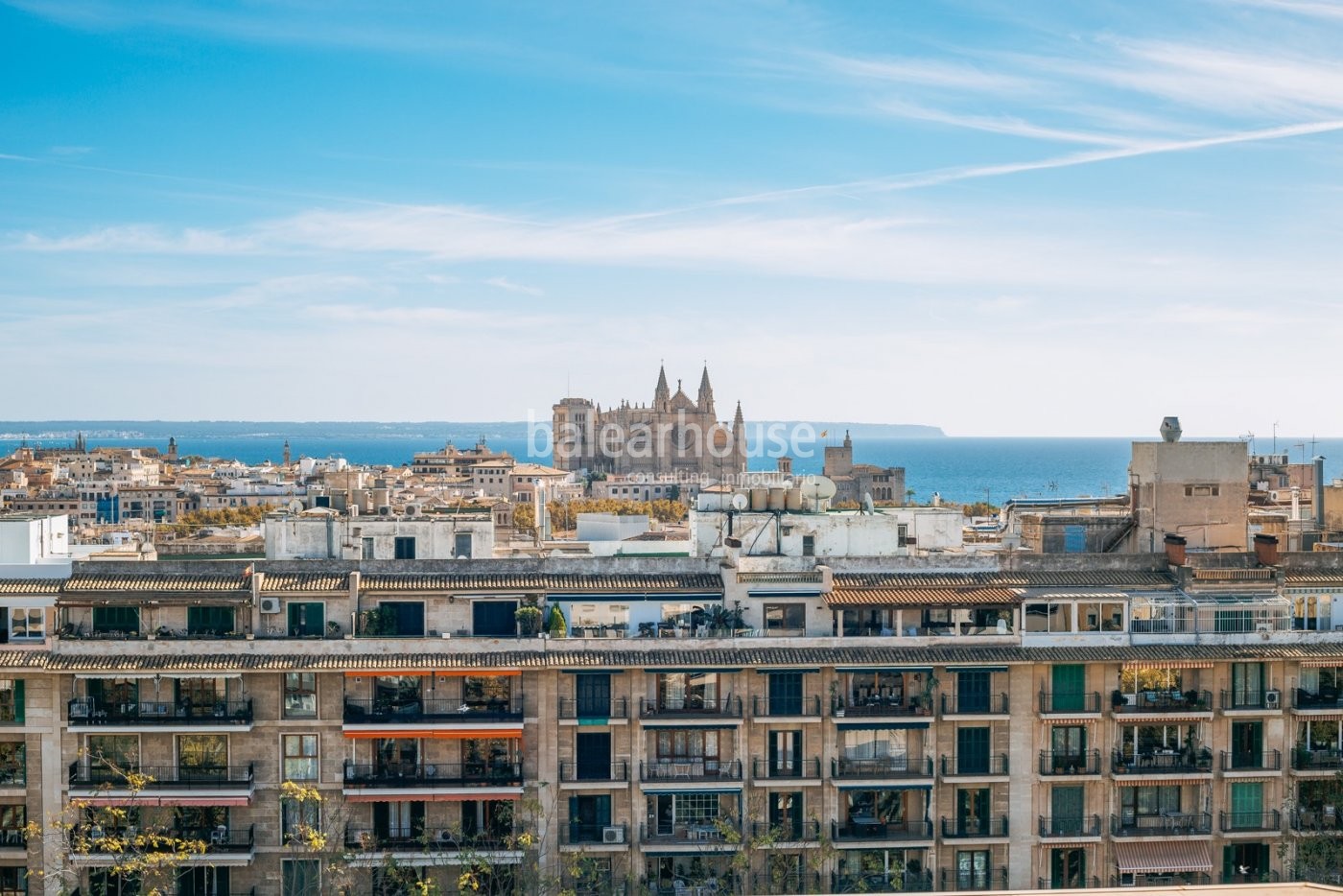 Spektakuläres Designer-Penthouse im Zentrum von Palma mit großen Terrassen und schöner Aussicht.