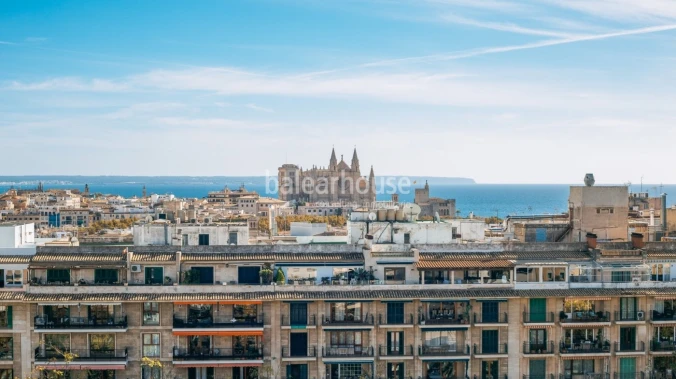 Spectacular designer penthouse in the centre of Palma with large terraces and beautiful views.