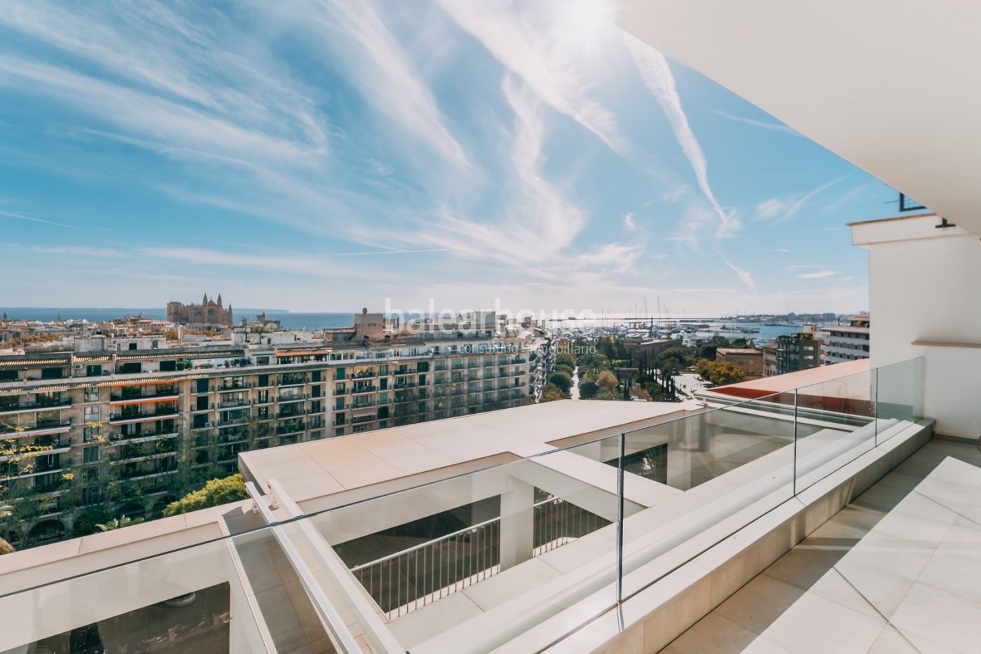 Spectacular designer penthouse in the centre of Palma with large terraces and beautiful views.