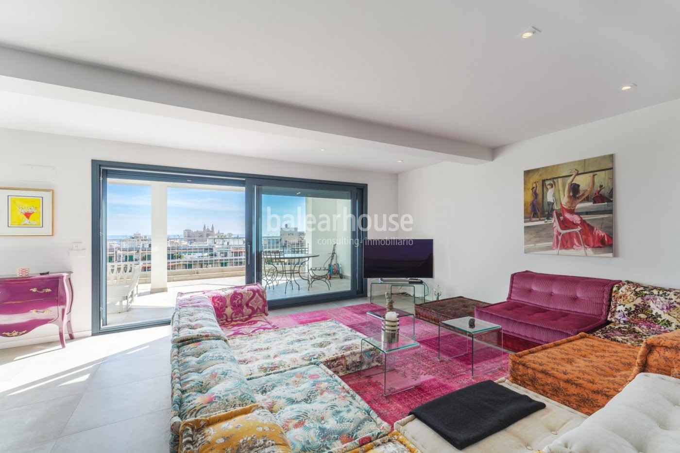 Spectacular designer penthouse in the centre of Palma with large terraces and beautiful views.