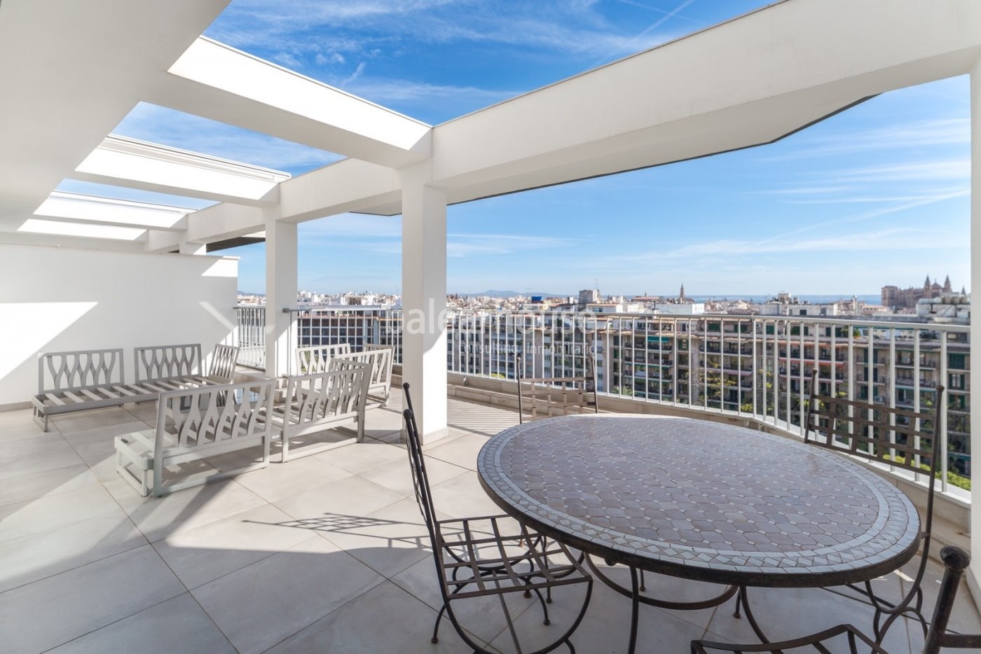 Spectacular designer penthouse in the centre of Palma with large terraces and beautiful views.