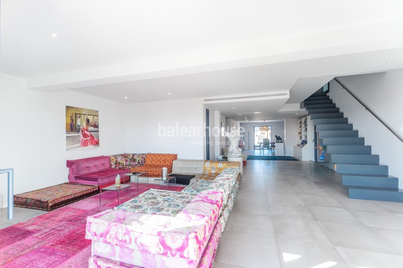 Spectacular designer penthouse in the centre of Palma with large terraces and beautiful views.