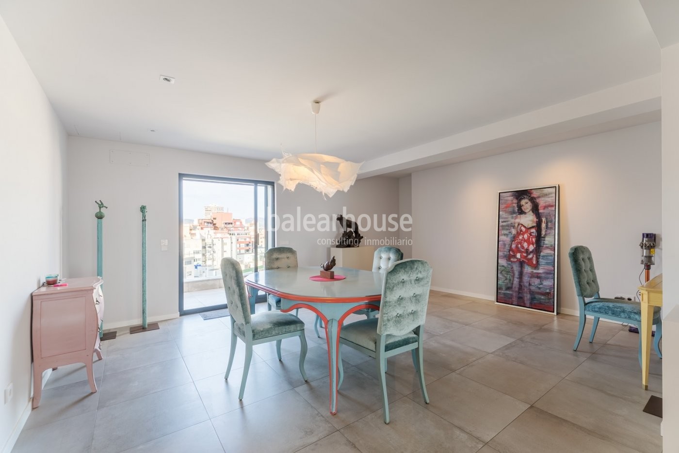 Spectacular designer penthouse in the centre of Palma with large terraces and beautiful views.