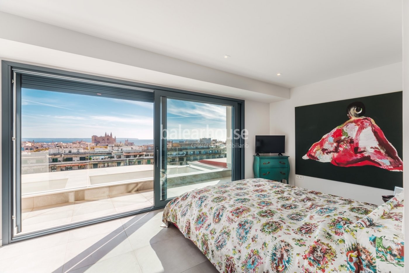 Spectacular designer penthouse in the centre of Palma with large terraces and beautiful views.