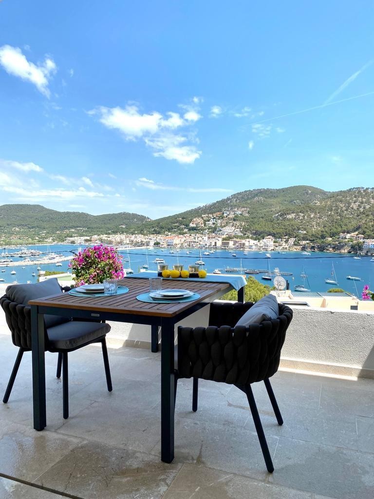 Spectacular sea views from this fabulous modern flat in Puerto de Andratx