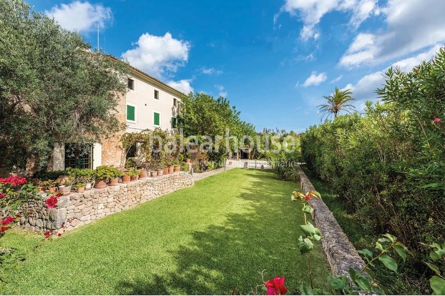 Large rustic finca in Cala San Vicente with several guest houses and extensive outdoor areas
