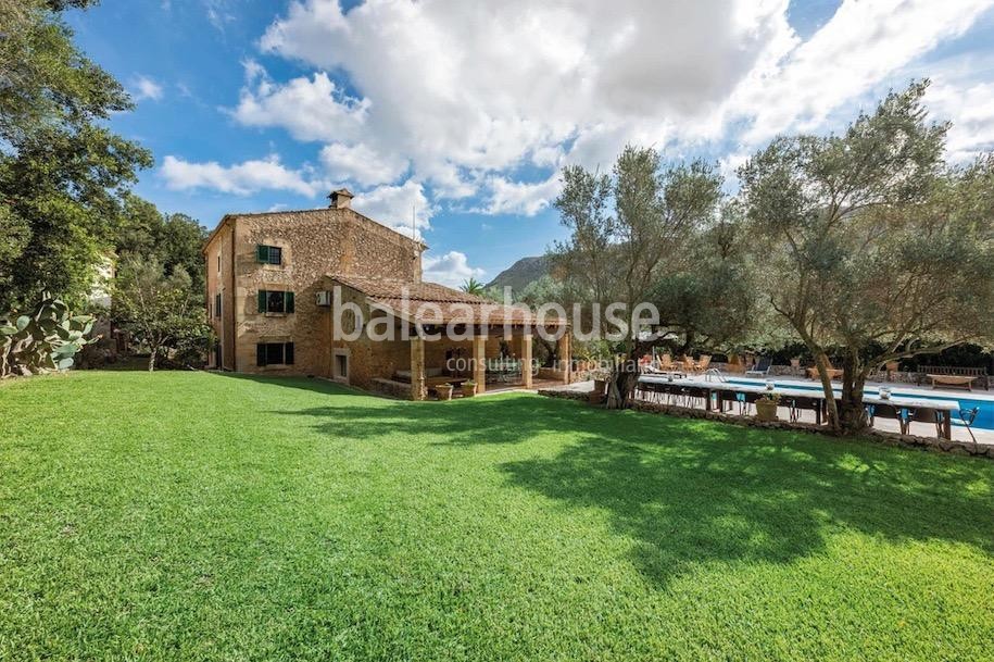 Large rustic finca in Cala San Vicente with several guest houses and extensive outdoor areas