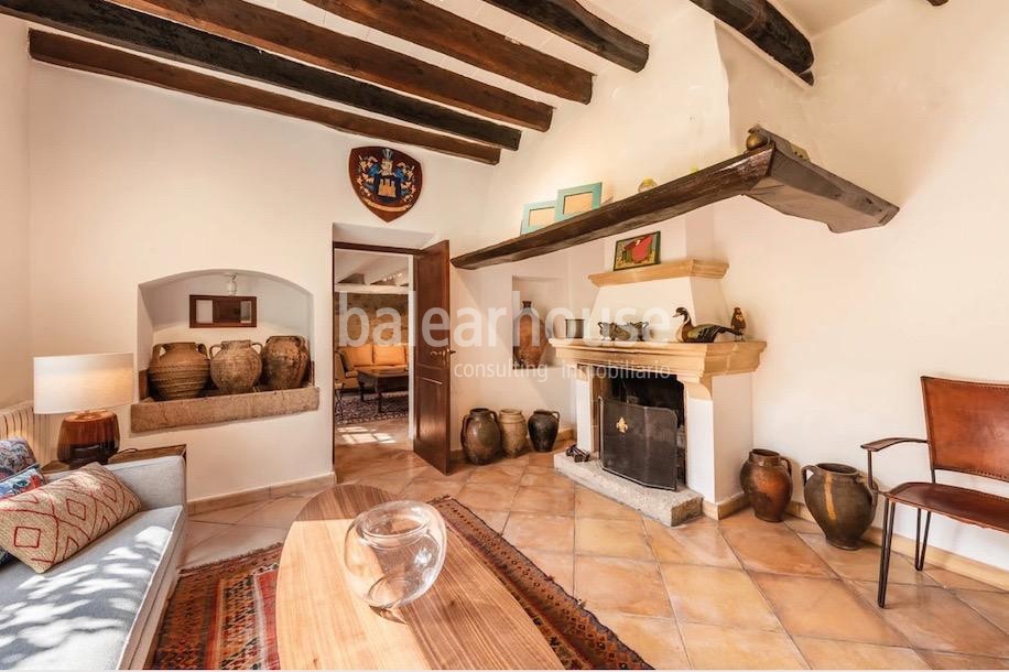 Gran finca rústica en Cala San Vicente con varias casas de invitados y extensos espacios exteriores