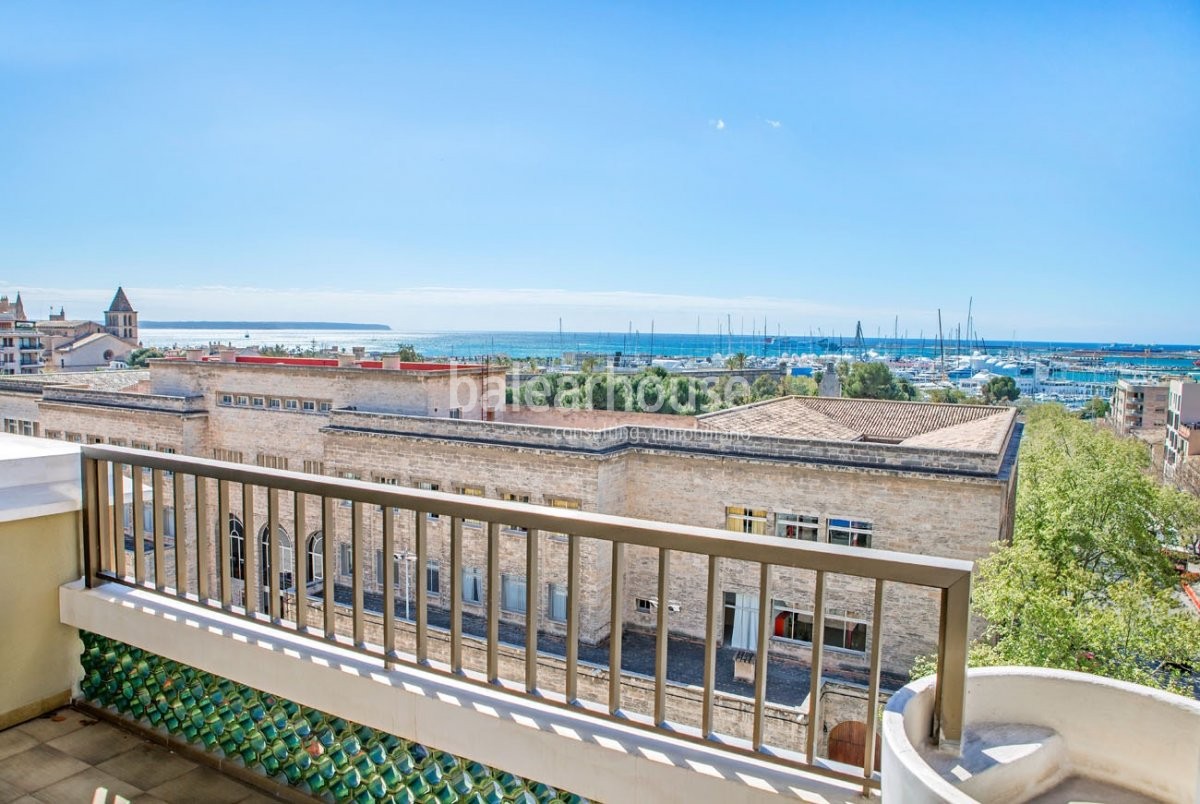 Spacious, natural light and excellent sea views in this apartment located in the heart of Palma.