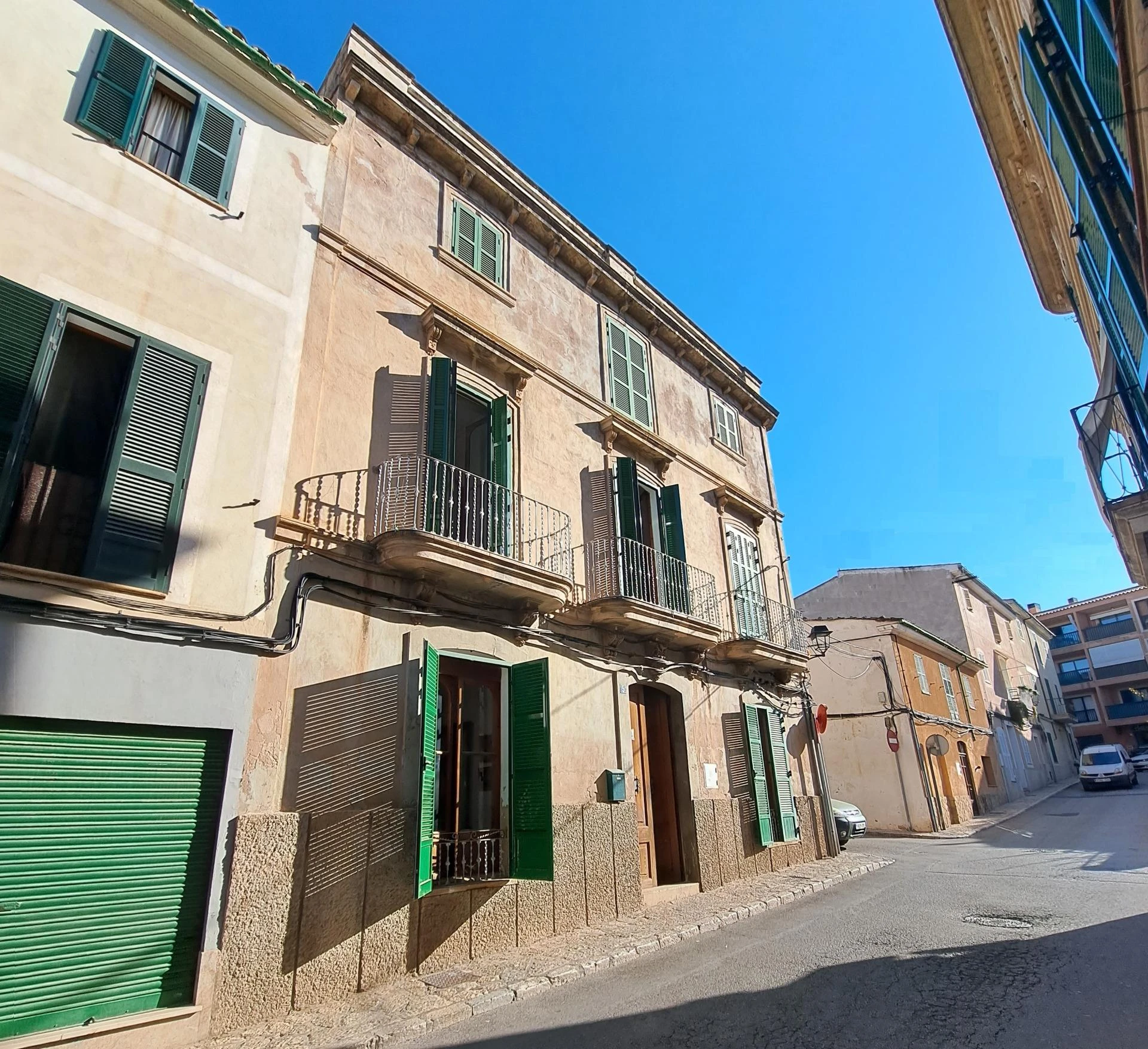 Histórica casa de pueblo con gran potencial en el centro de Andratx