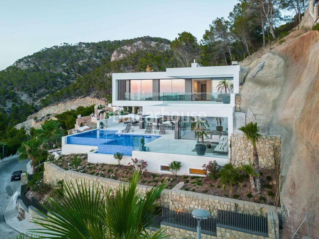Spectacular sea views from every angle in this exclusive new build villa located in Cala Llamp.