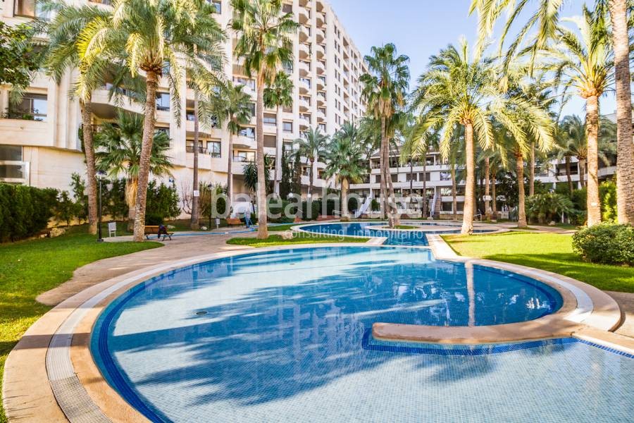 Amplio apartamento totalmente reformado en reconocida comunidad del Paseo Maritimo