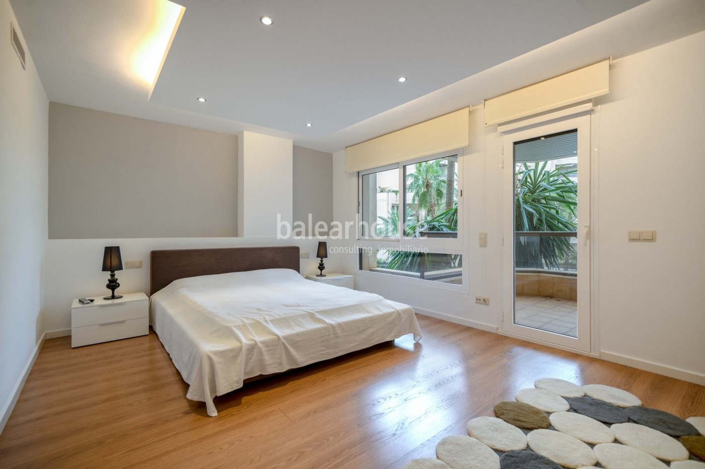 Amplio apartamento totalmente reformado en reconocida comunidad del Paseo Maritimo