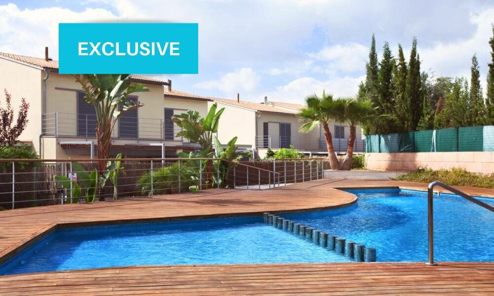 Excelente chalet pareado con modernos y luminosos interiores en el verde entorno de Sa Teulera