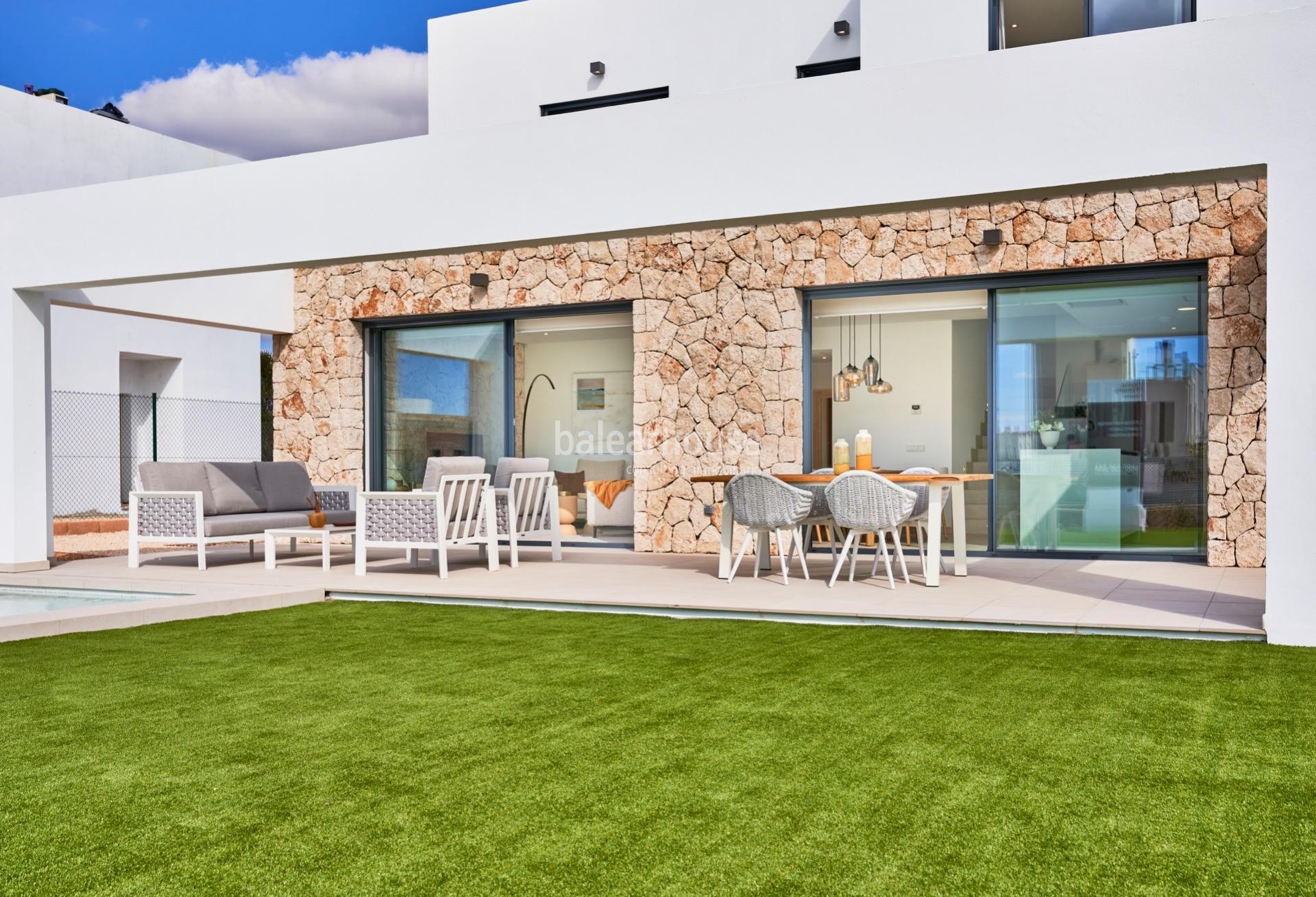 Moderne neue Villen in der Nähe des Strandes von Sa Rápita mit privatem Garten und Schwimmbad