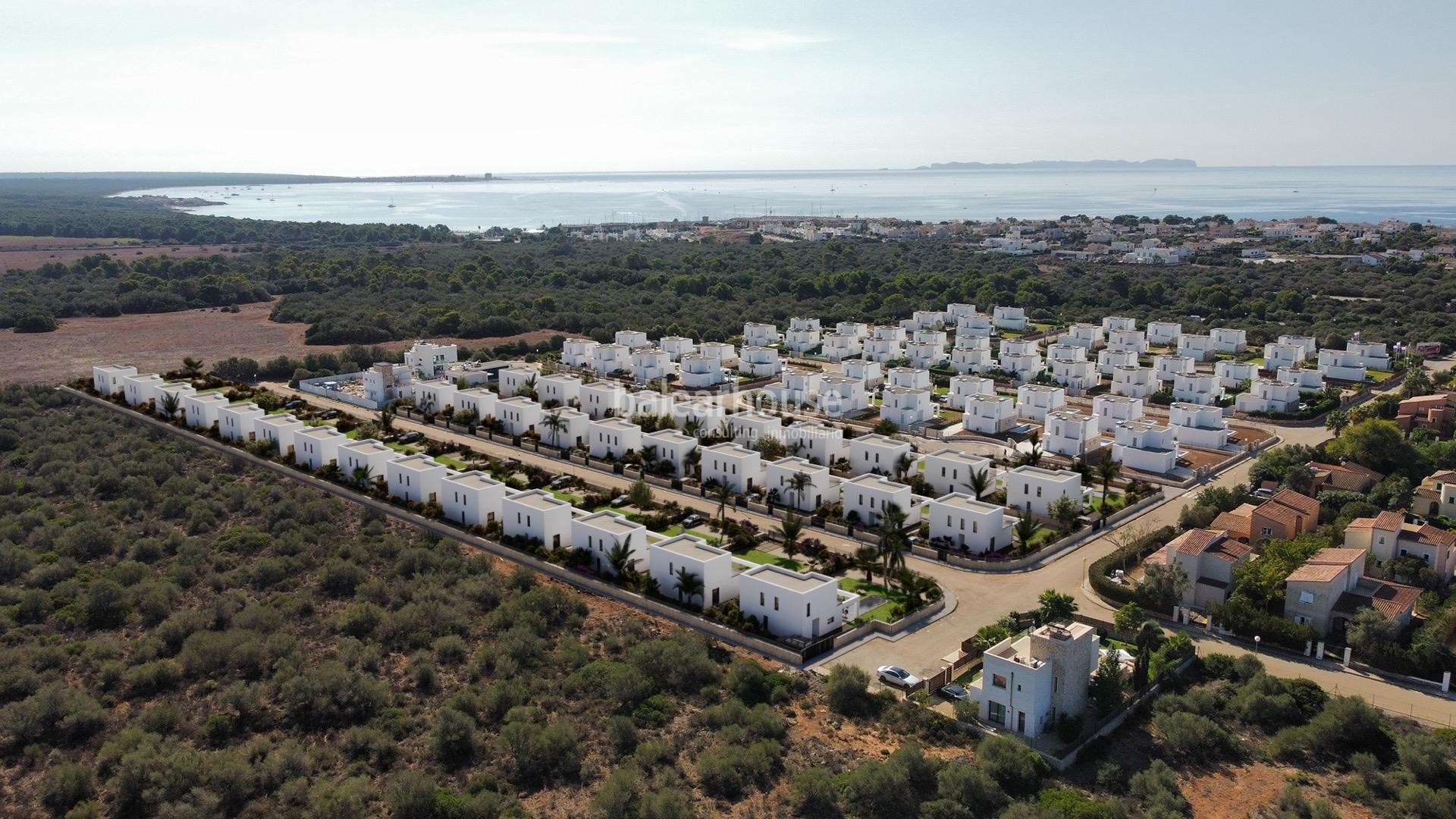 Moderne neue Villen in der Nähe des Strandes von Sa Rápita mit privatem Garten und Schwimmbad