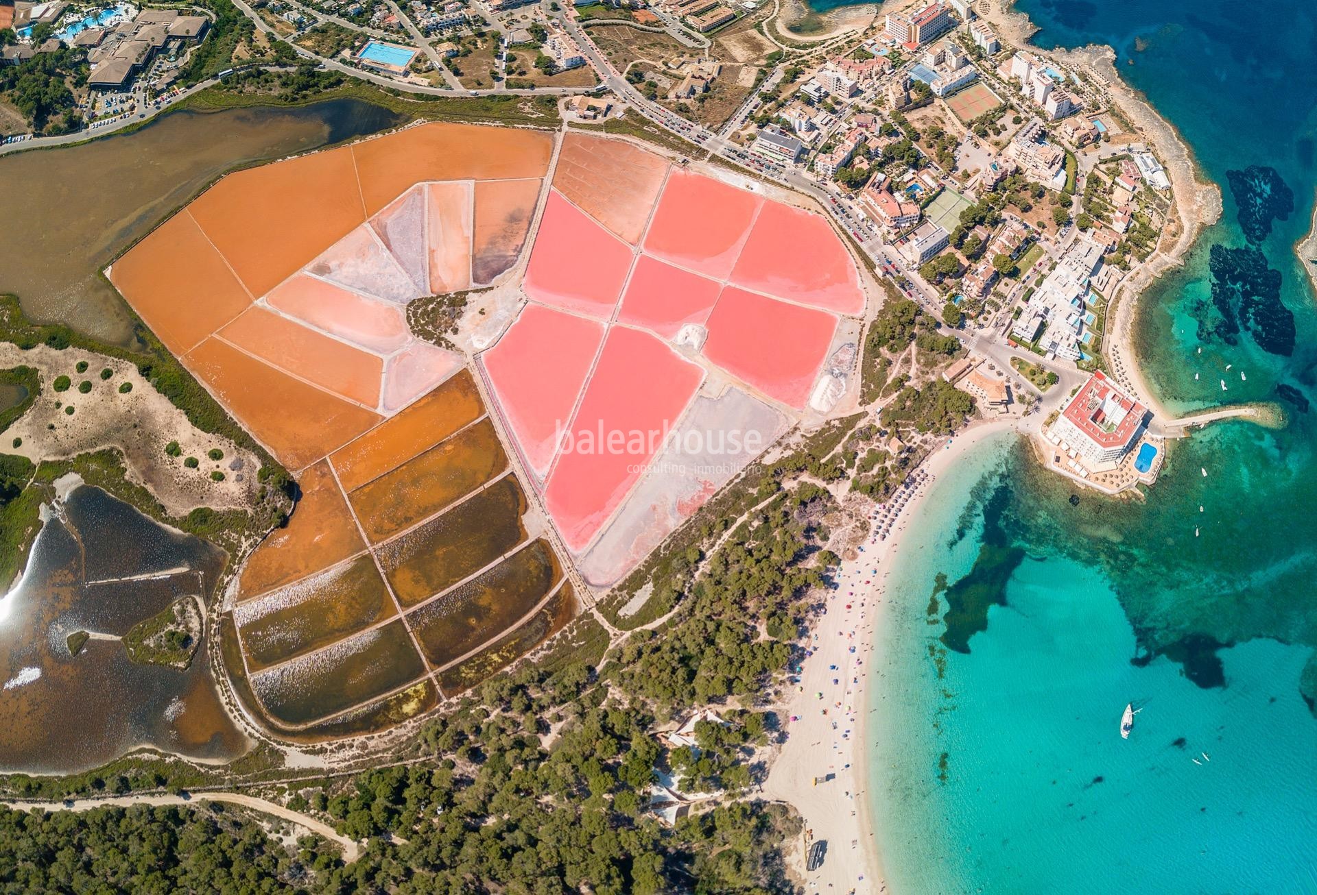 Modern new villas near the beach of Sa Rápita with private garden and swimming pool