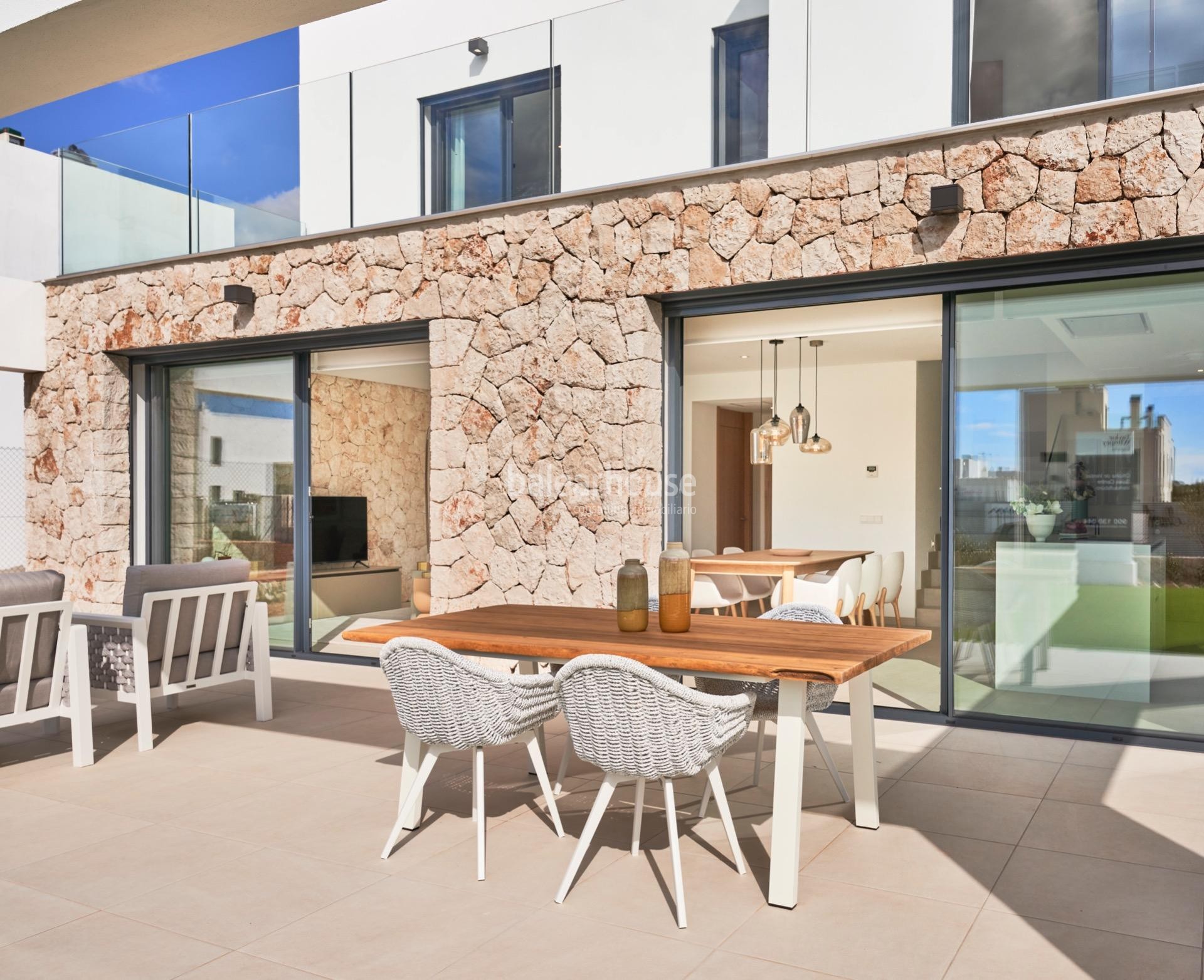 Modern new villas near the beach of Sa Rápita with private garden and swimming pool