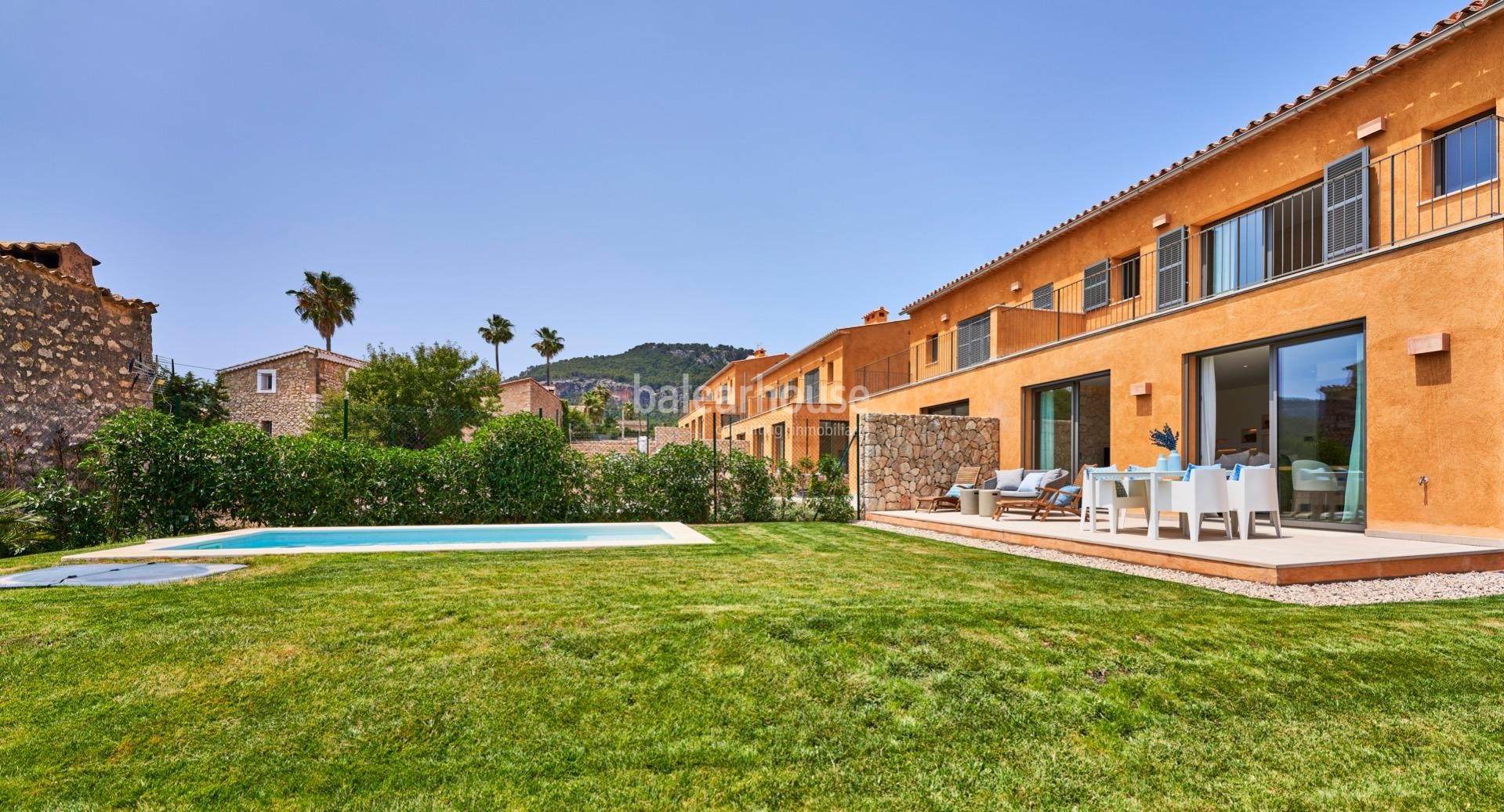 Beautiful newly built houses with private garden and swimming pool in a stunning natural landscape.