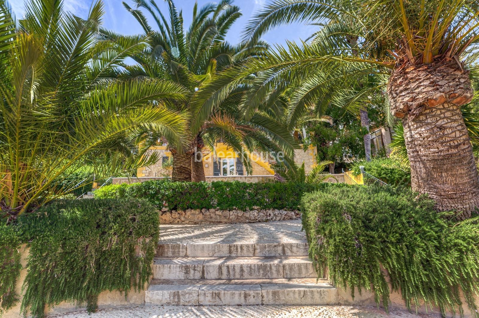 Gran villa señorial junto al Paseo Marítimo de Palma con piscina, jardín y unos modernos interiores