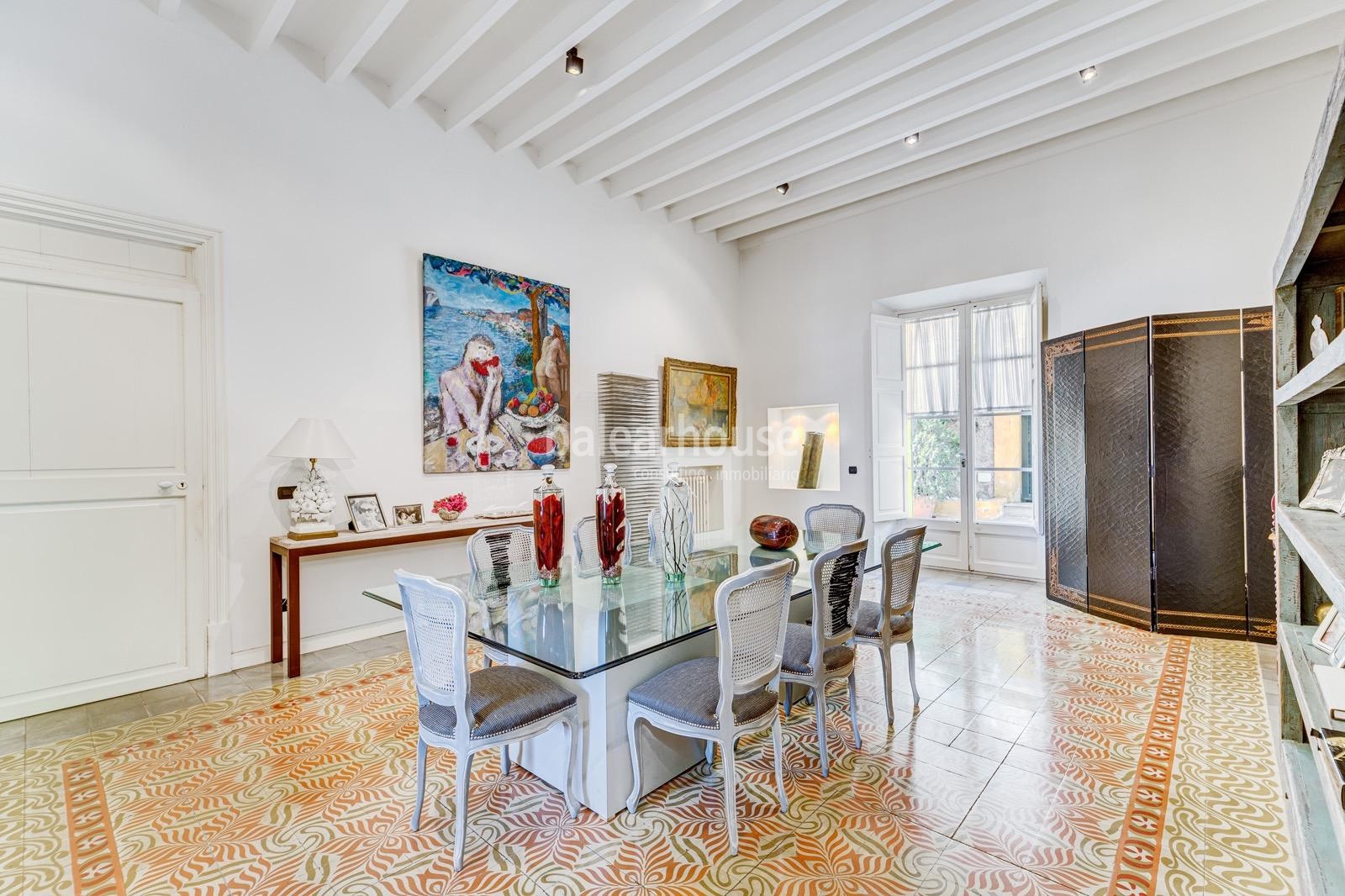 Large stately villa on Palma's Paseo Marítimo with swimming pool, garden and modern interiors