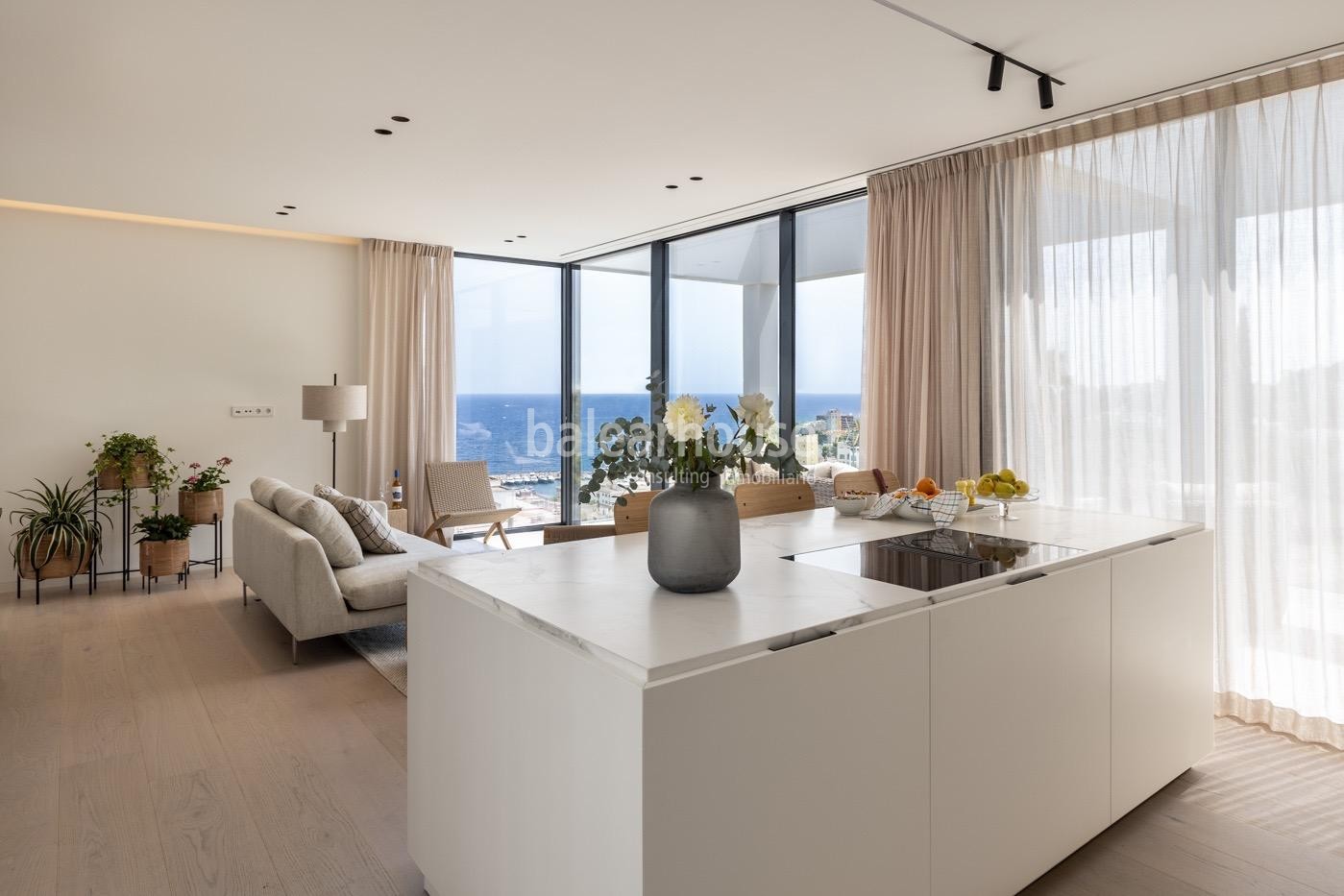 Excelente ático nuevo con magníficas vistas al mar y solárium privado con piscina en San Agustín
