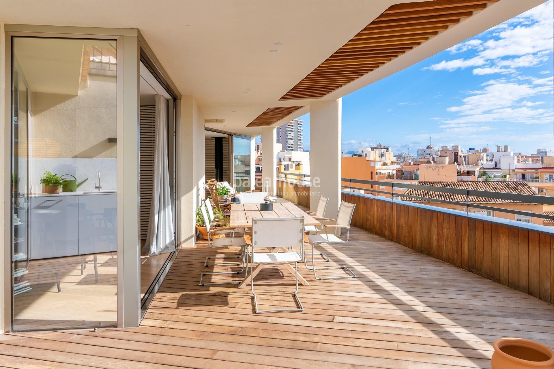 Extraordinario ático con gran terraza y estética contemporánea en el centro de Palma.