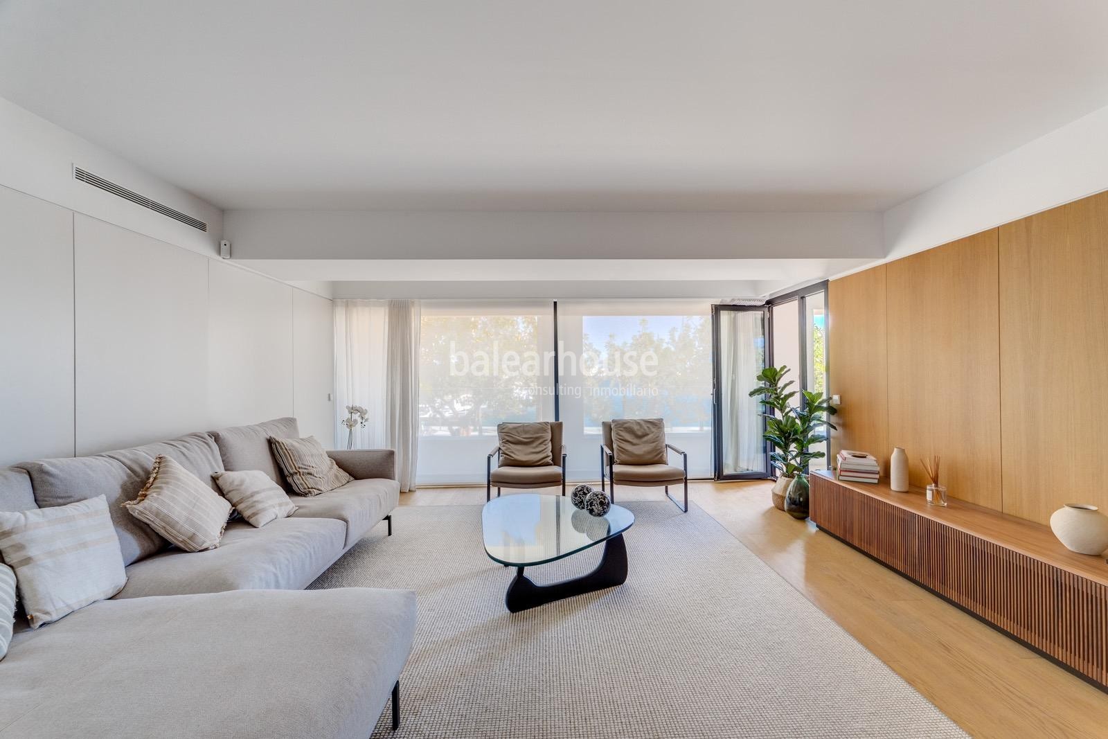 Exclusive new flats on the seafront of Palma where you can live the most contemporary luxury.