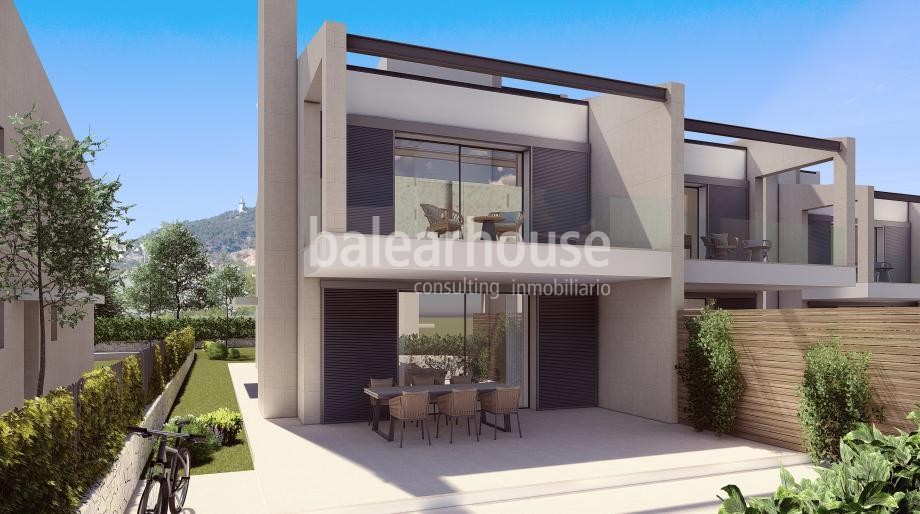 Modern newly built detached houses in the green area of Sa Teulera, with terrace and garden.