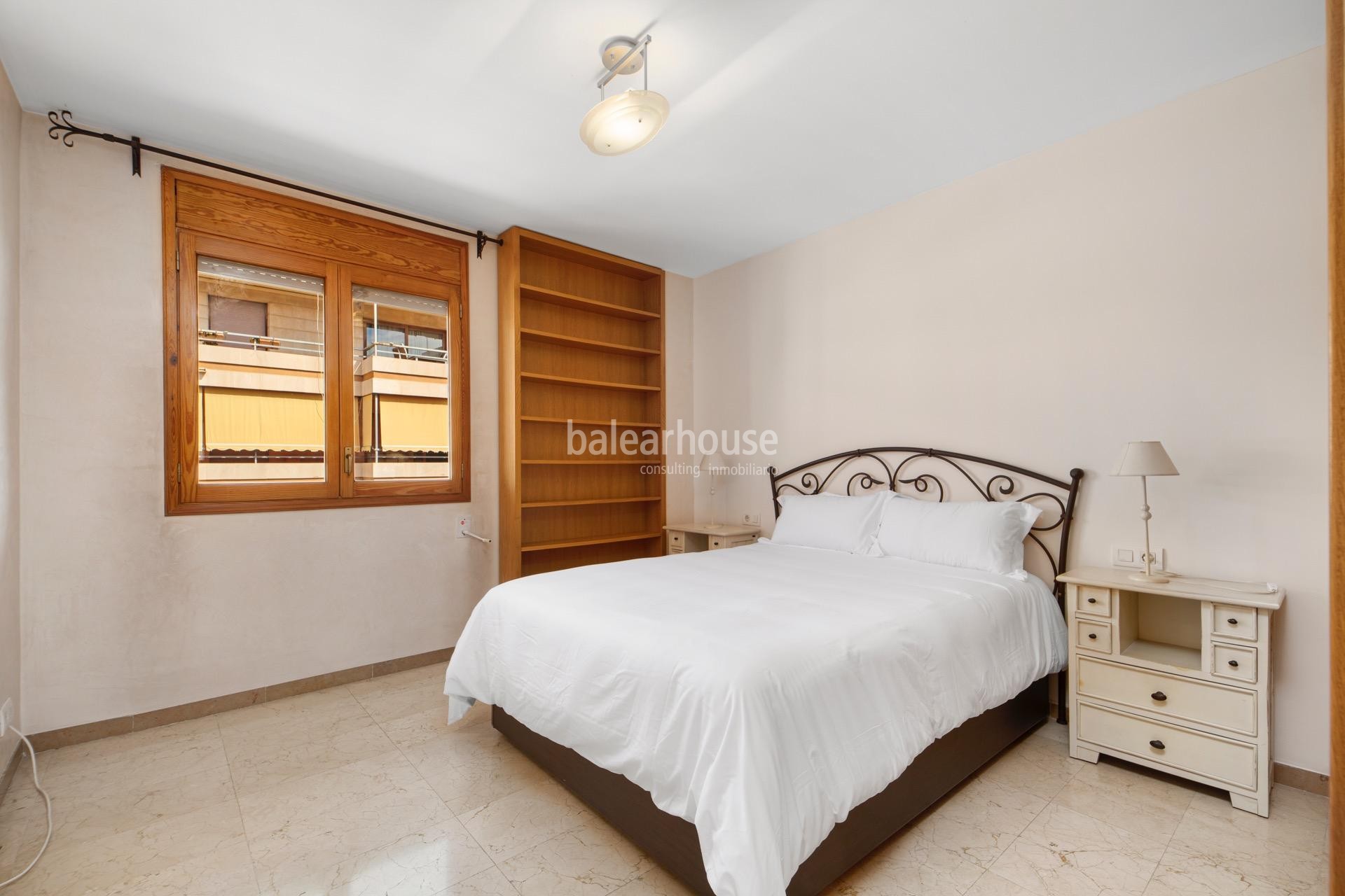 Excellent and bright flat of large dimensions located in the centre of Palma.