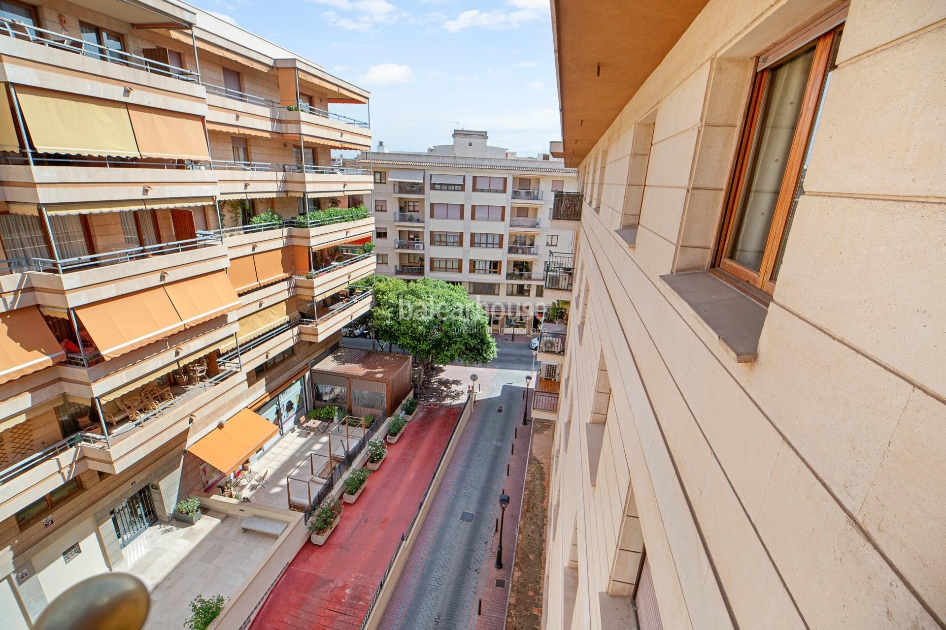 Hervorragende und helle Wohnung von großen Abmessungen im Zentrum von Palma gelegen.