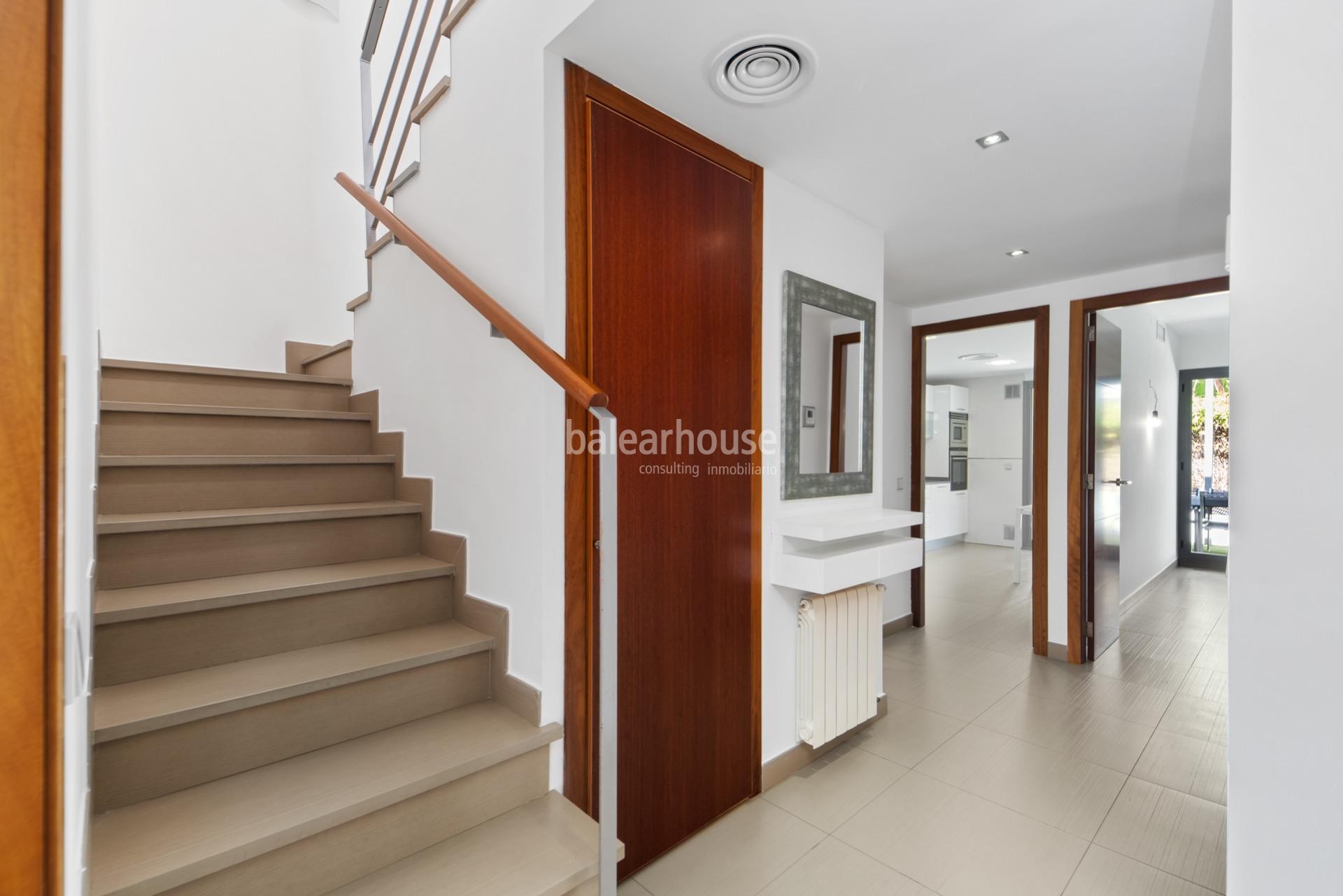 Excelente chalet pareado con modernos y luminosos interiores en el verde entorno de Sa Teulera