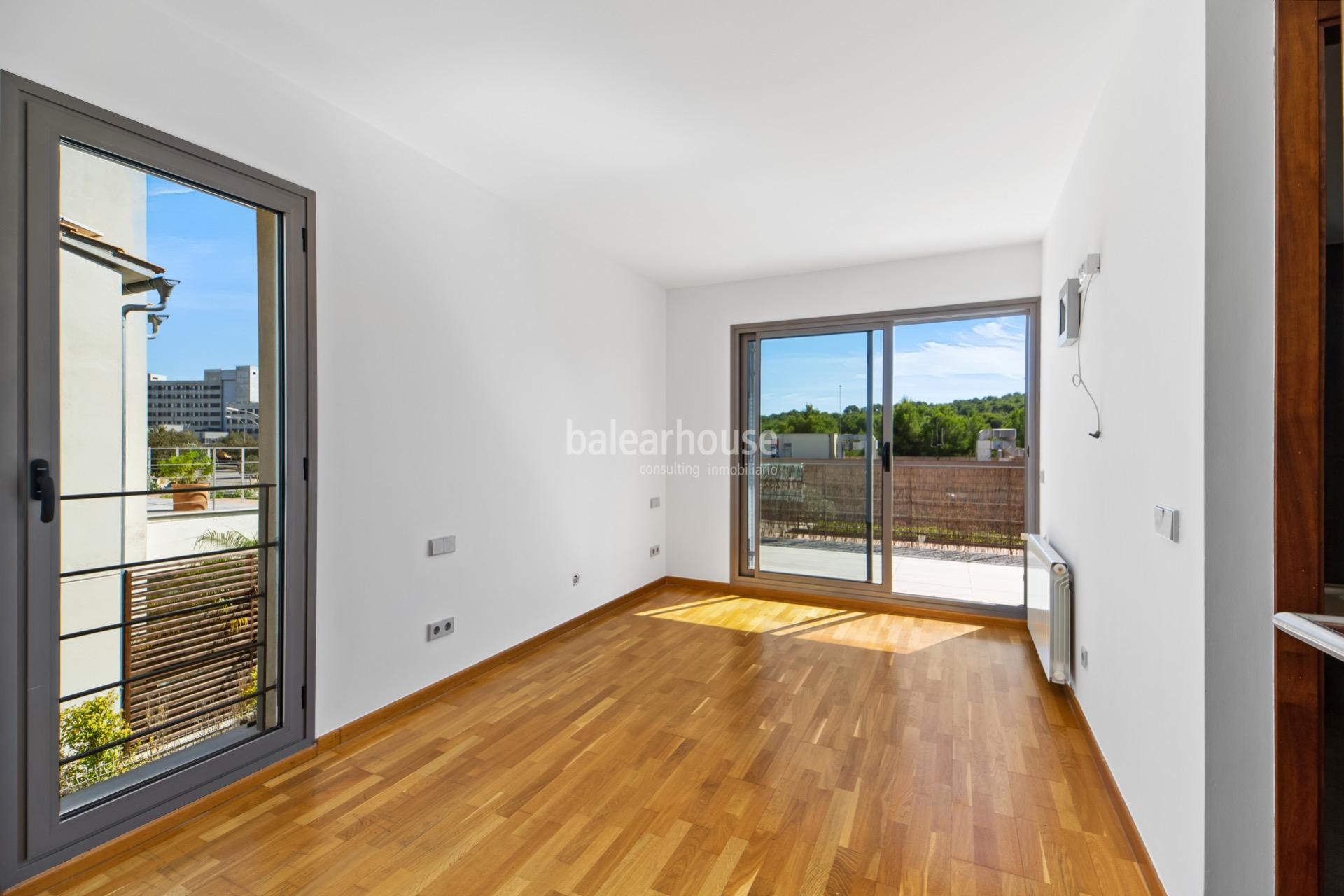 Excelente chalet pareado con modernos y luminosos interiores en el verde entorno de Sa Teulera