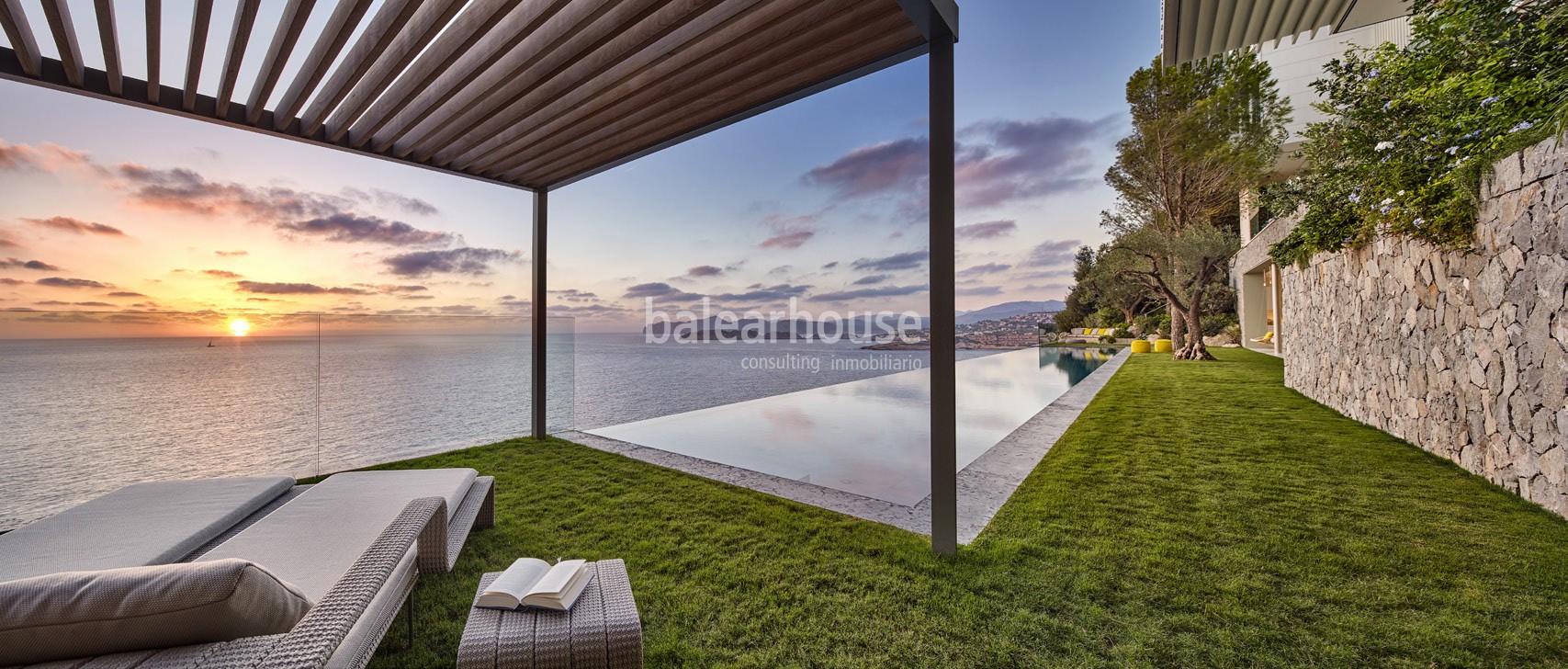 EXCLUSIVE. Spektakuläre Villa am Meer in Port Adriano; Luxus und Design auf höchstem Niveau.
