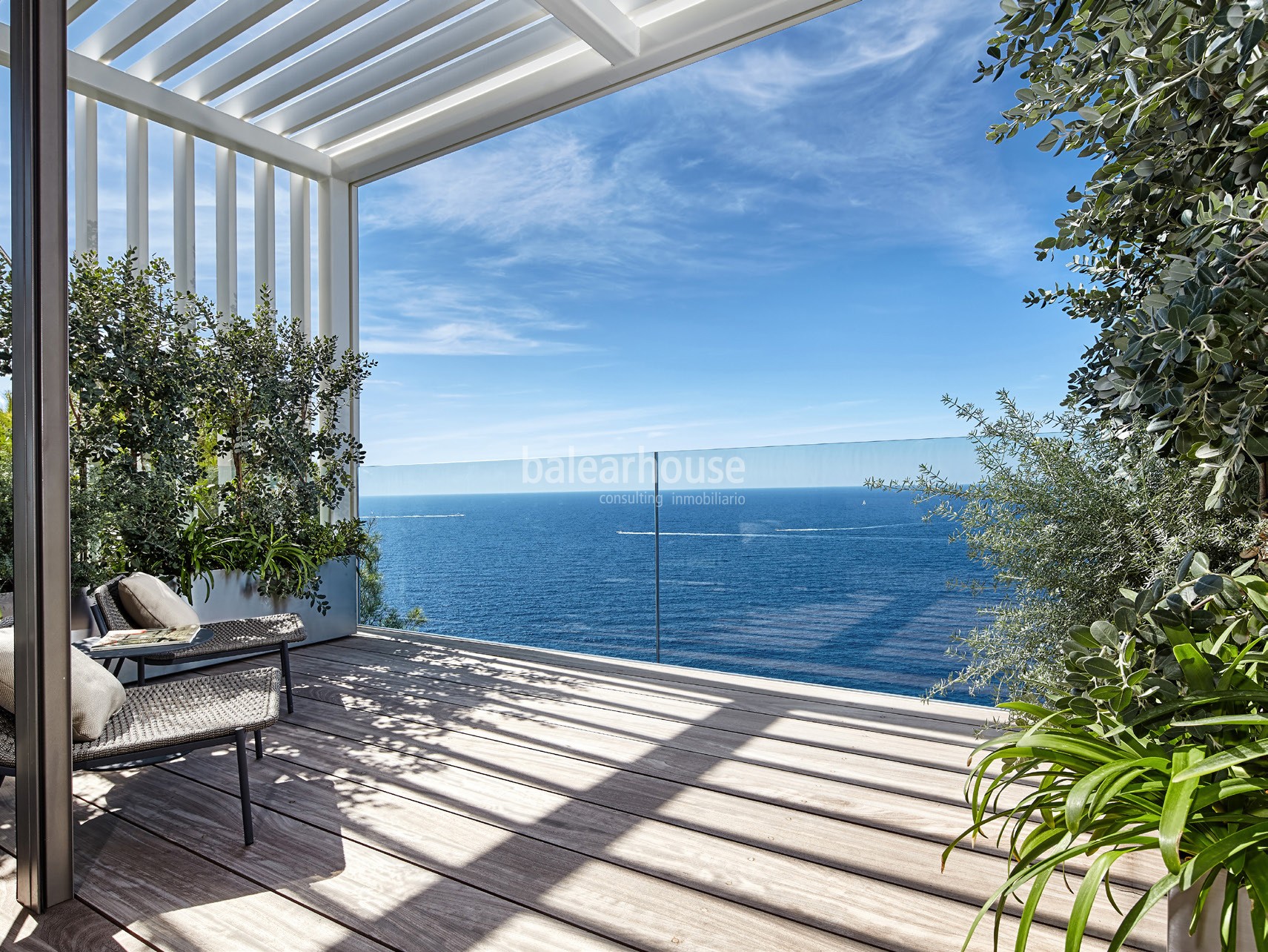 EXCLUSIVE. Spectacular seafront villa in Port Adriano; luxury and design at the highest level.