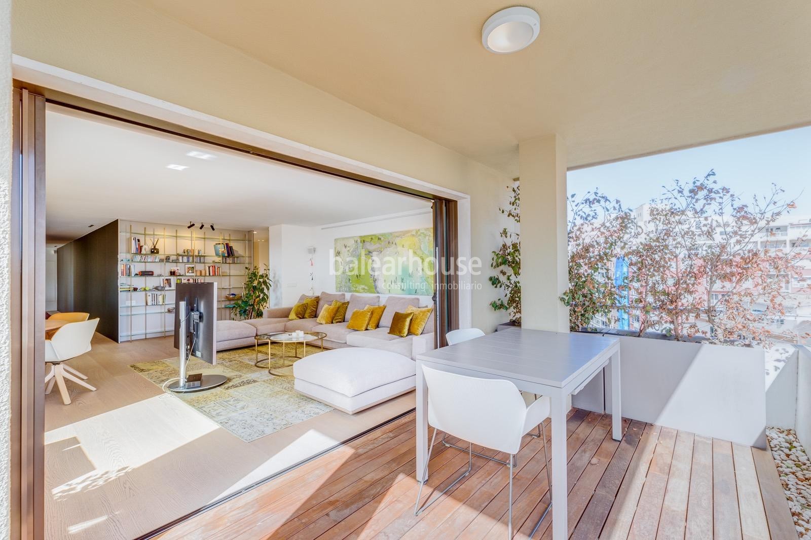 Magnificent large refurbished flat in the centre of Palma with a modern design and high qualities.