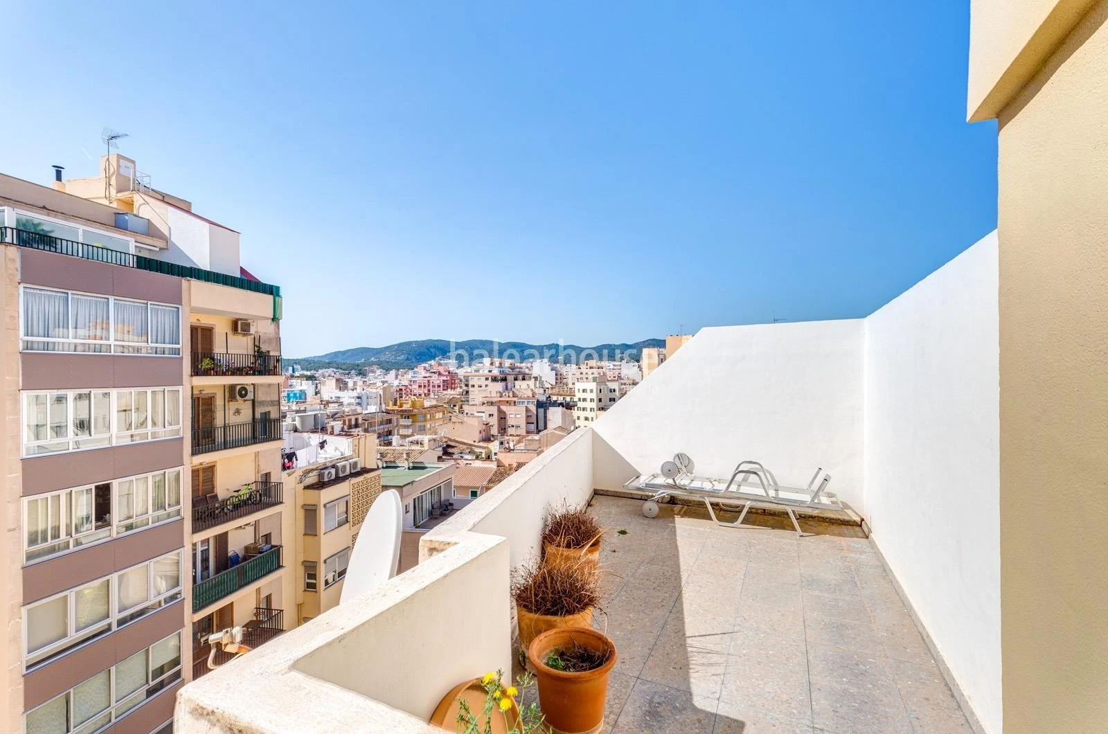 Wunderschöne große renovierte Wohnung im Zentrum von Palma mit modernem Design und hoher Qualität.
