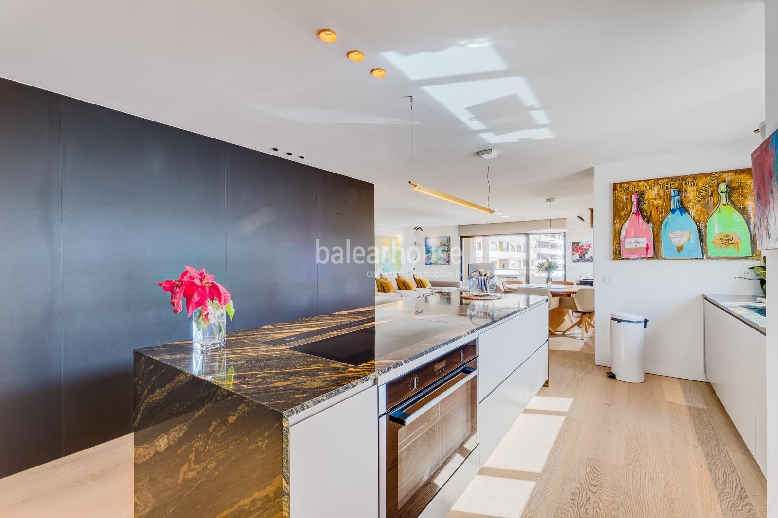 Magnificent large refurbished flat in the centre of Palma with a modern design and high qualities.