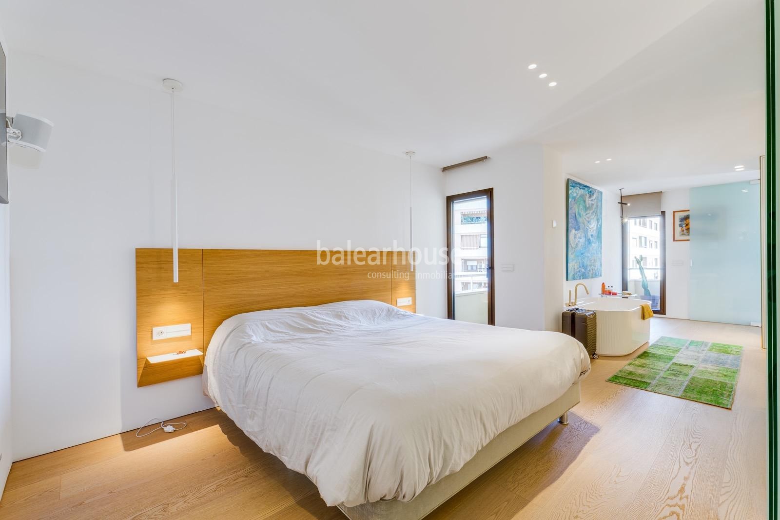 Magnificent large refurbished flat in the centre of Palma with a modern design and high qualities.