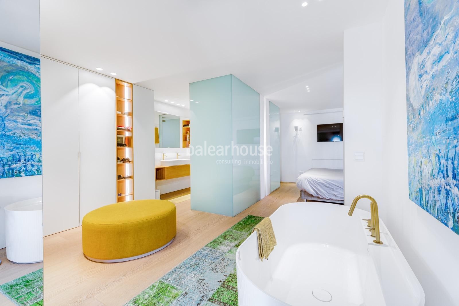 Magnificent large refurbished flat in the centre of Palma with a modern design and high qualities.