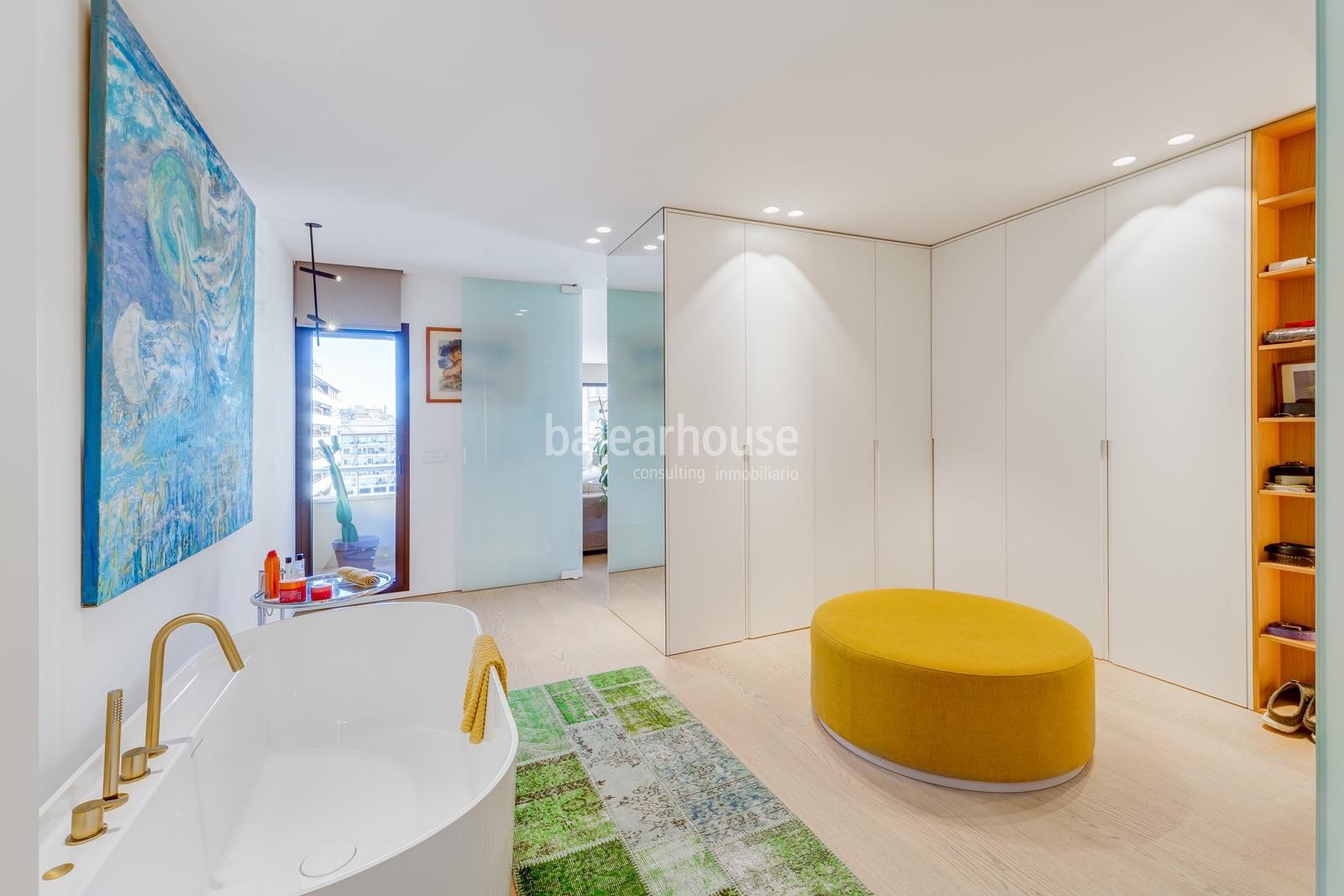 Magnificent large refurbished flat in the centre of Palma with a modern design and high qualities.