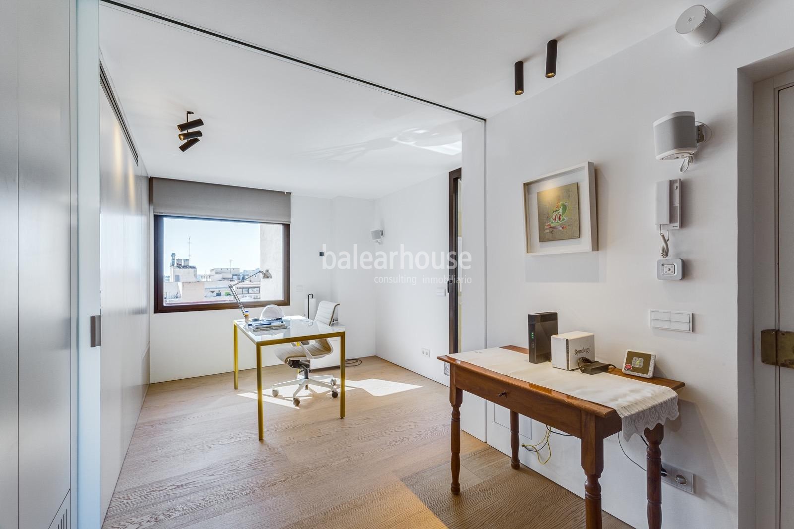 Magnificent large refurbished flat in the centre of Palma with a modern design and high qualities.