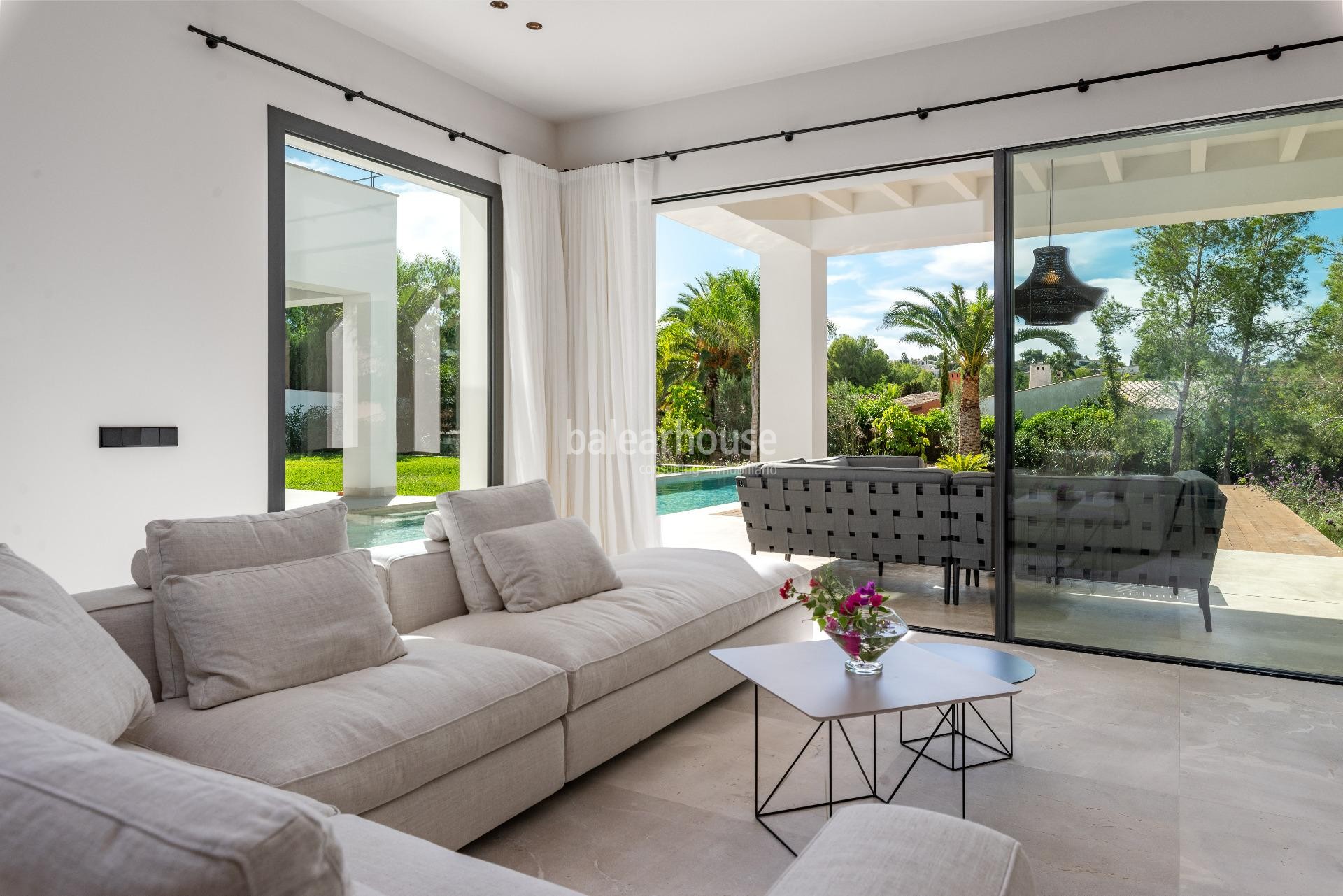 Elegante neugbau Villa mit schönem Garten in Nova Santa Ponsa