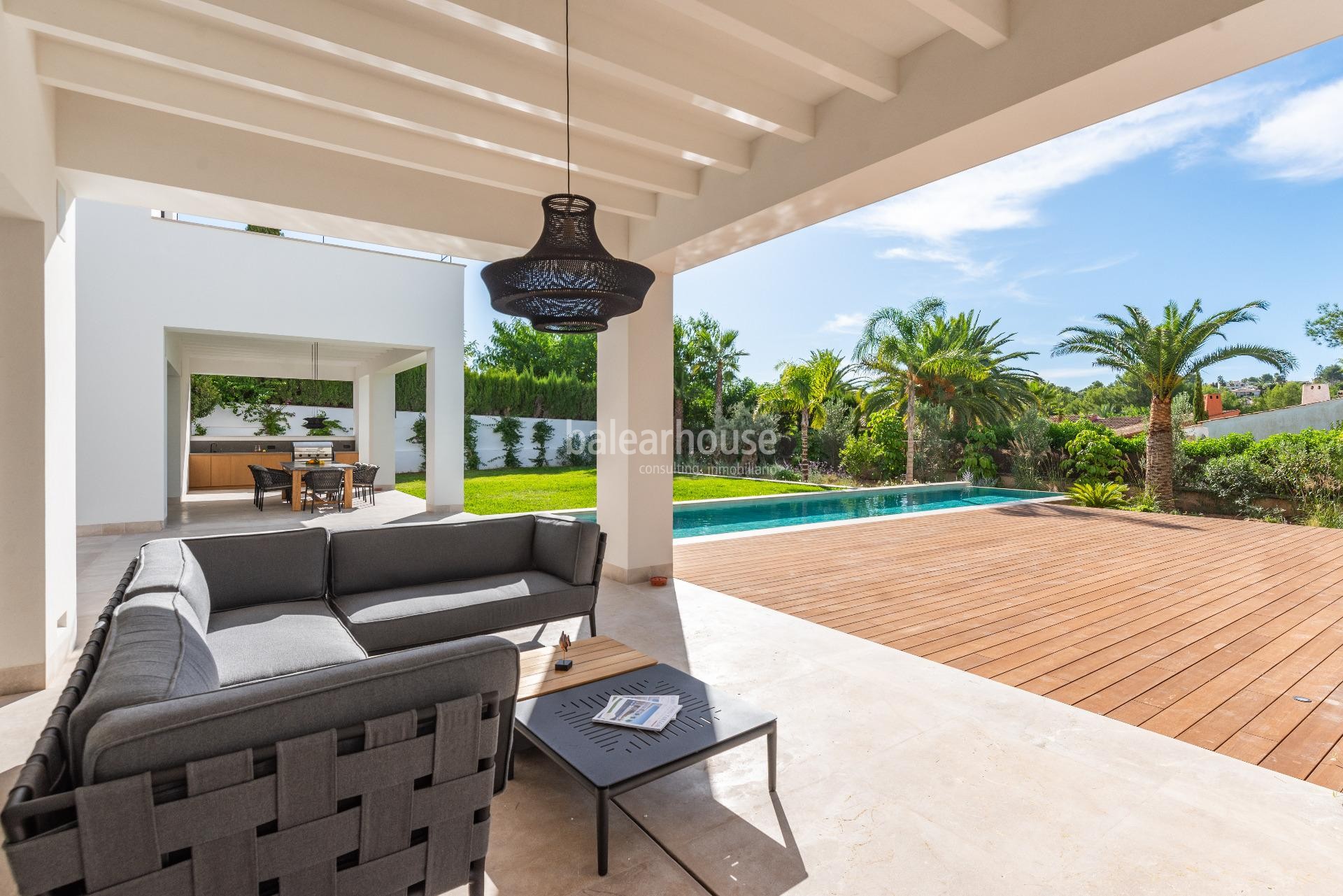 Elegante neugbau Villa mit schönem Garten in Nova Santa Ponsa