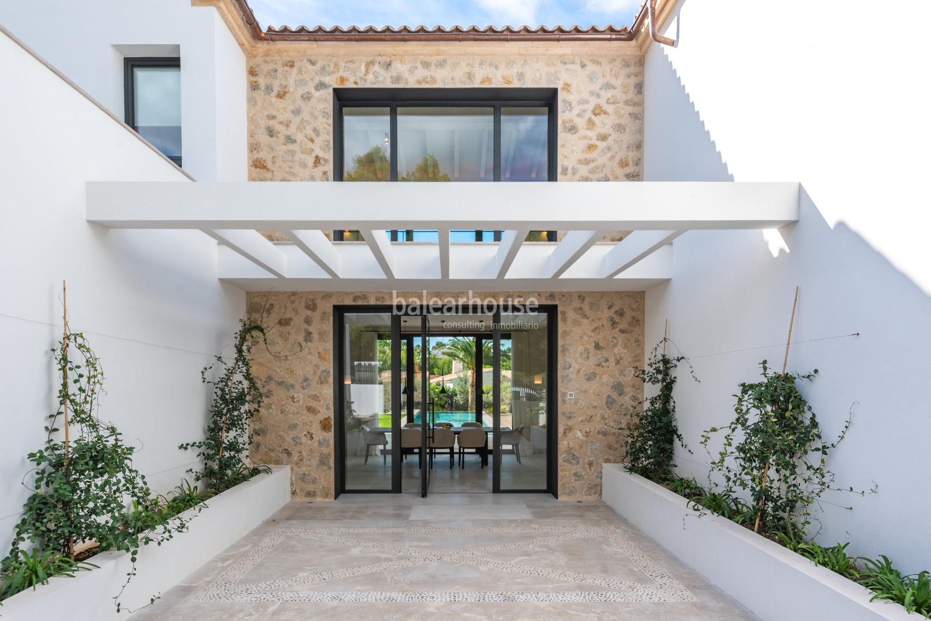 Elegante neugbau Villa mit schönem Garten in Nova Santa Ponsa
