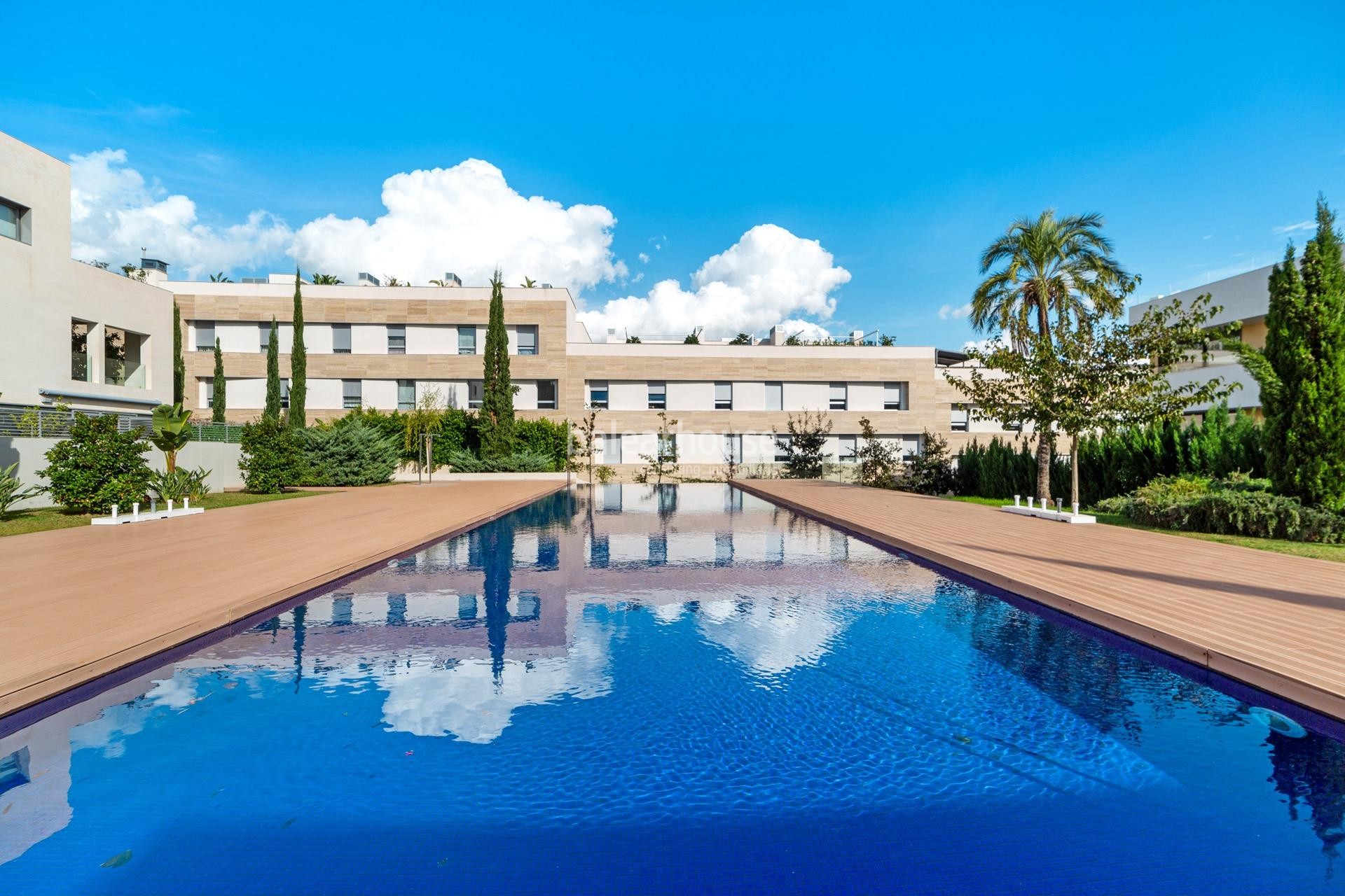 Excelente planta baja con grandes jardines y terrazas privadas junto al golf en Palma