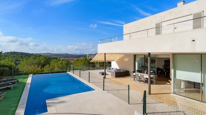 Large modern design villa with high qualities and unobstructed views in Cala Vinyas
