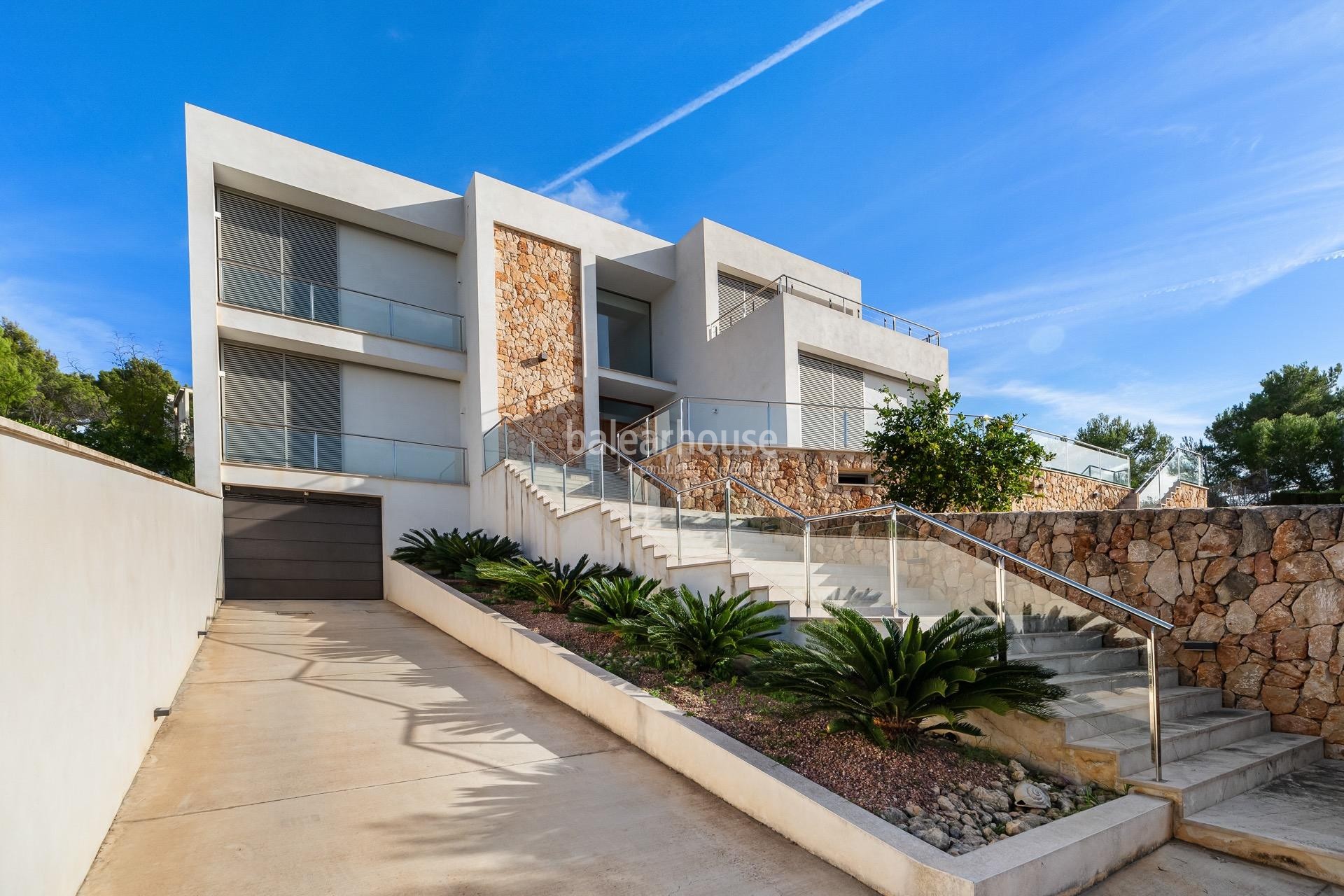Große moderne Design-Villa mit hoher Qualität und unverbaubarem Blick in Cala Vinyas