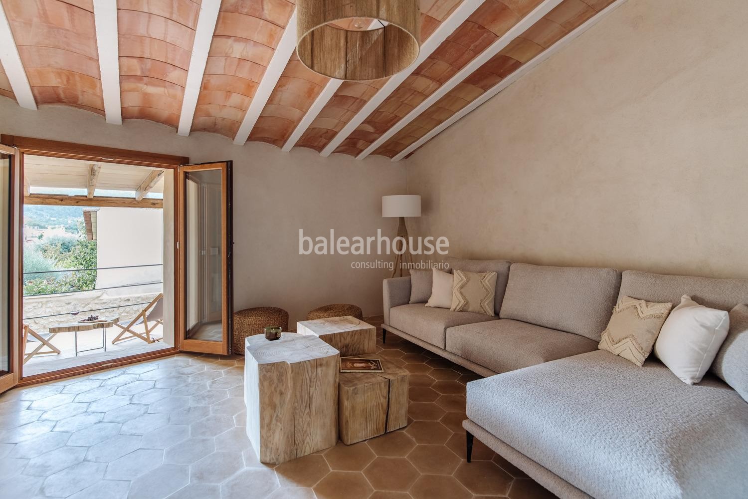 Wonderful restored Mallorcan house with unique style and swimming pool in the centre of Alaró