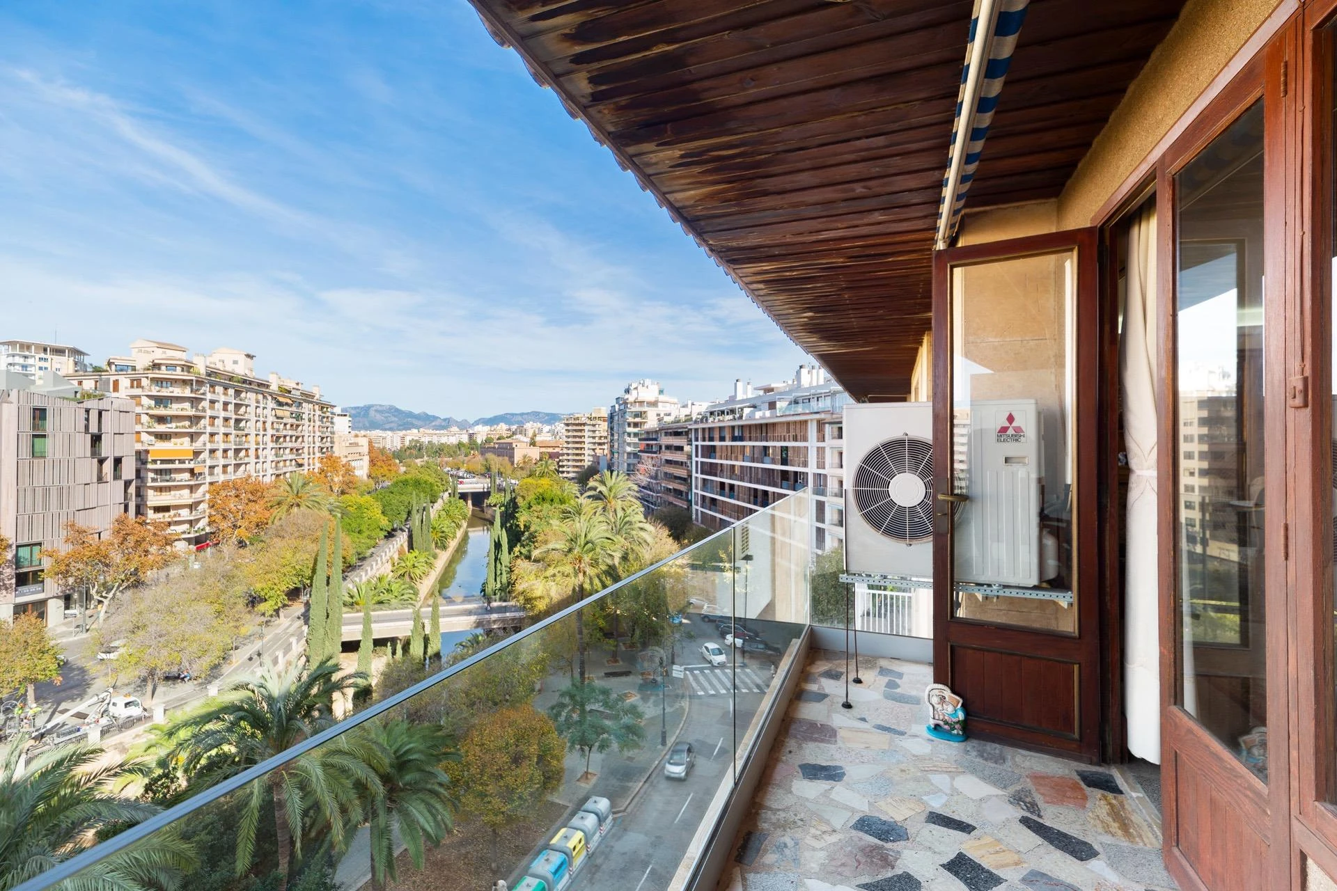 Large light-filled flat with terraces and spectacular views in Paseo Mallorca